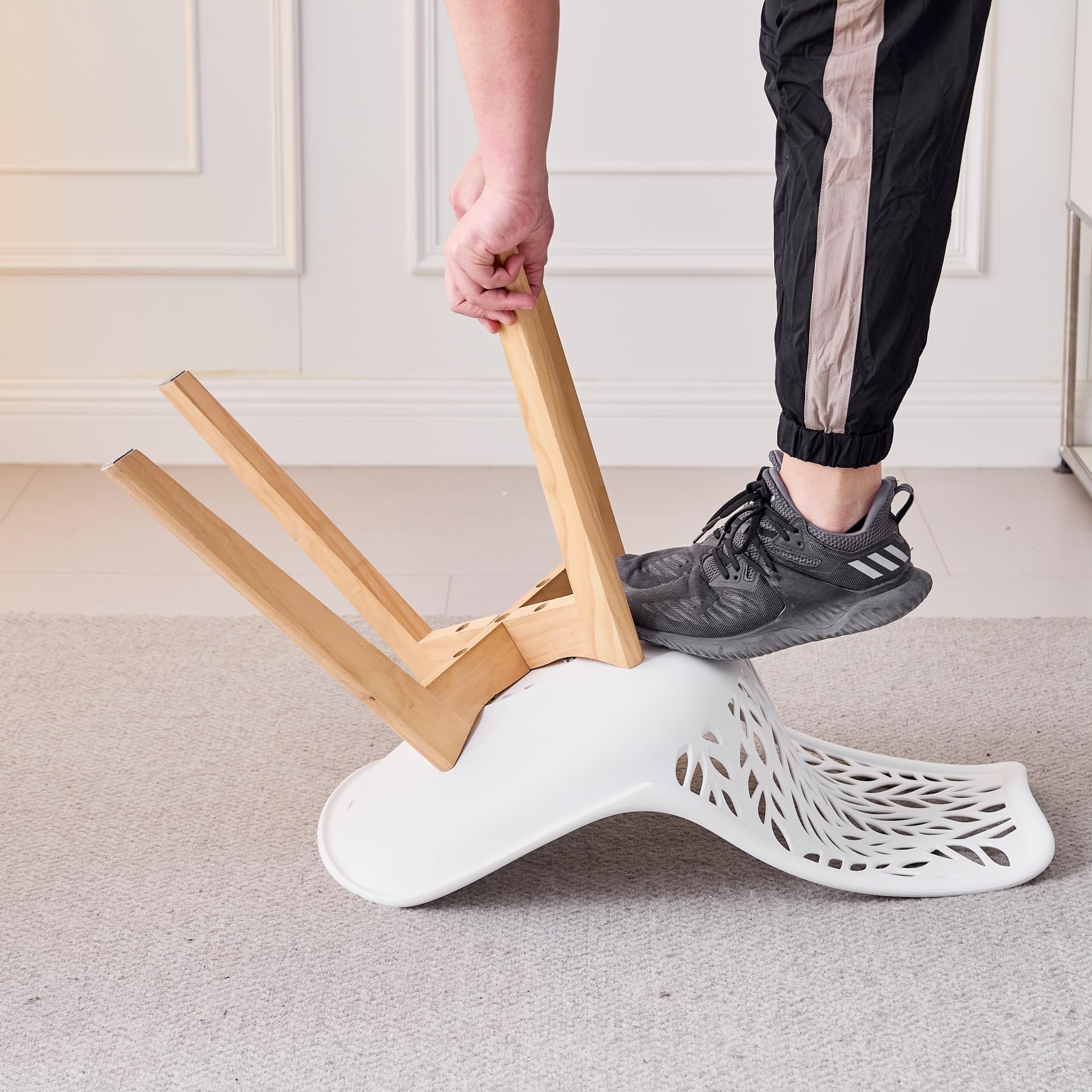 GrandCA HOME Juego de 4 sillas de Comedor de Estilo nórdico, Silla de Cocina tapizada, Silla de salón, Patas de Madera de Haya, Respaldo Calado, para Cocina, salón y Comedor - Blanco