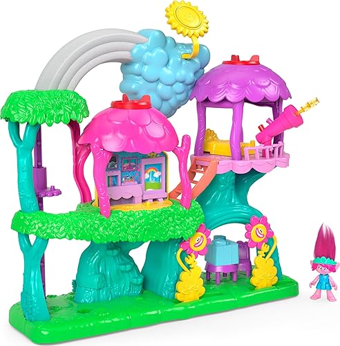 Fisher-Price Imaginext DreamWorks Trolls - Juego de luces y sonidos de juguete Rainbow Treehouse y figura de amapola para juegos de simulación,