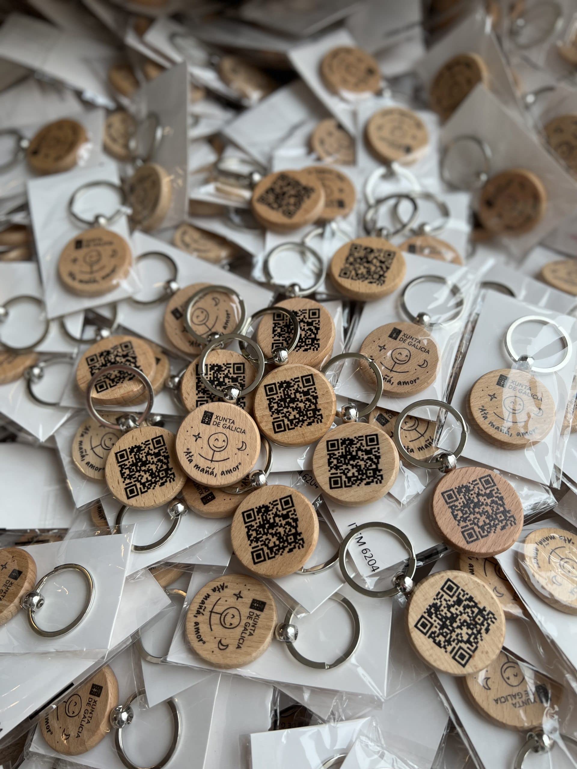 Uvimark - Llaveros de Madera Personalizados - Llaveros Originales - Regalos de Empresa - Detalles de Boda - Comunión - Bautizo