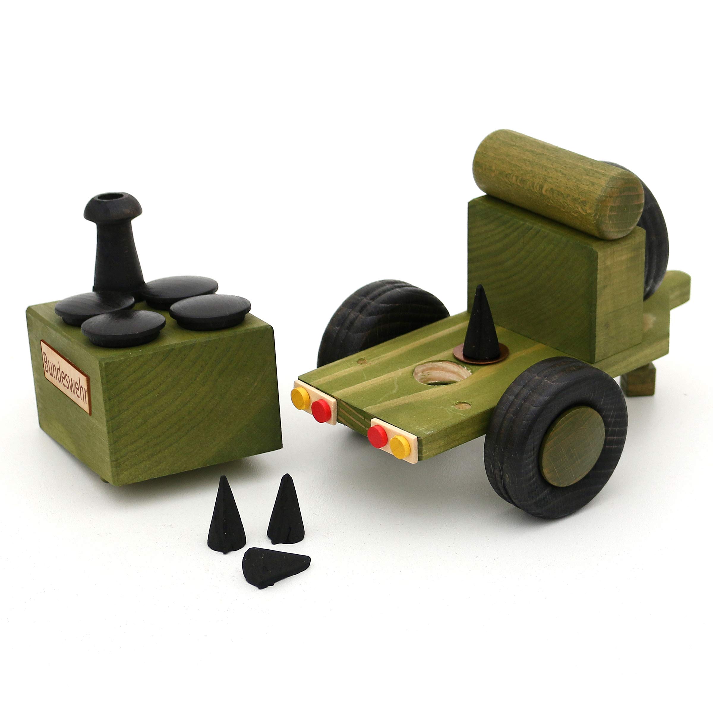 Holz Räucherfigur Gulaschkanone - Bundeswehr - in grün/schwarz, L/B/H: 18 x 11,5 x 13 cm.