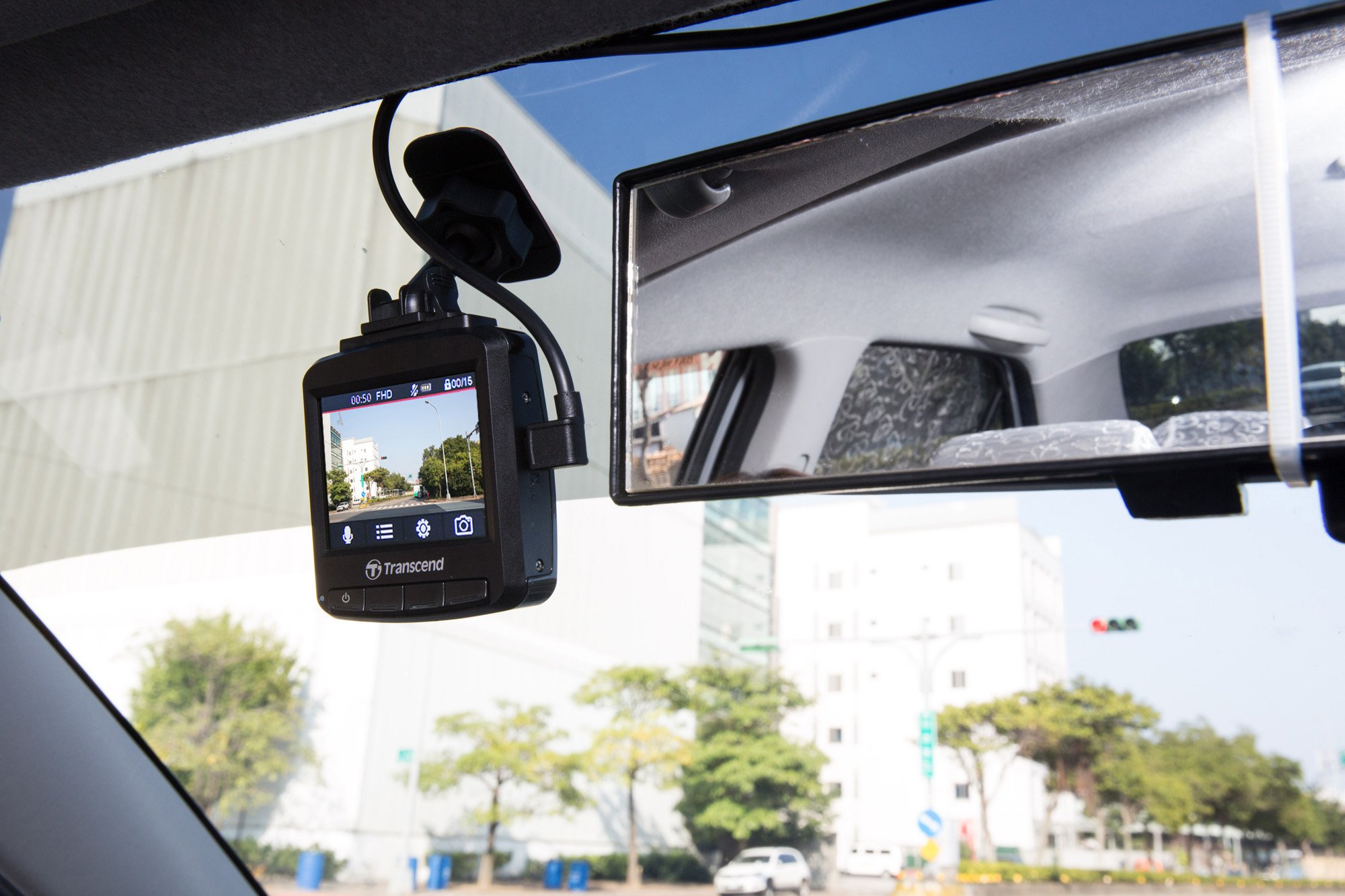 Transcend DrivePro 220 ドライブレコーダー Amazon | Transcend GPS/WiFi対応ドライブレコーダー 300万画素Full HD