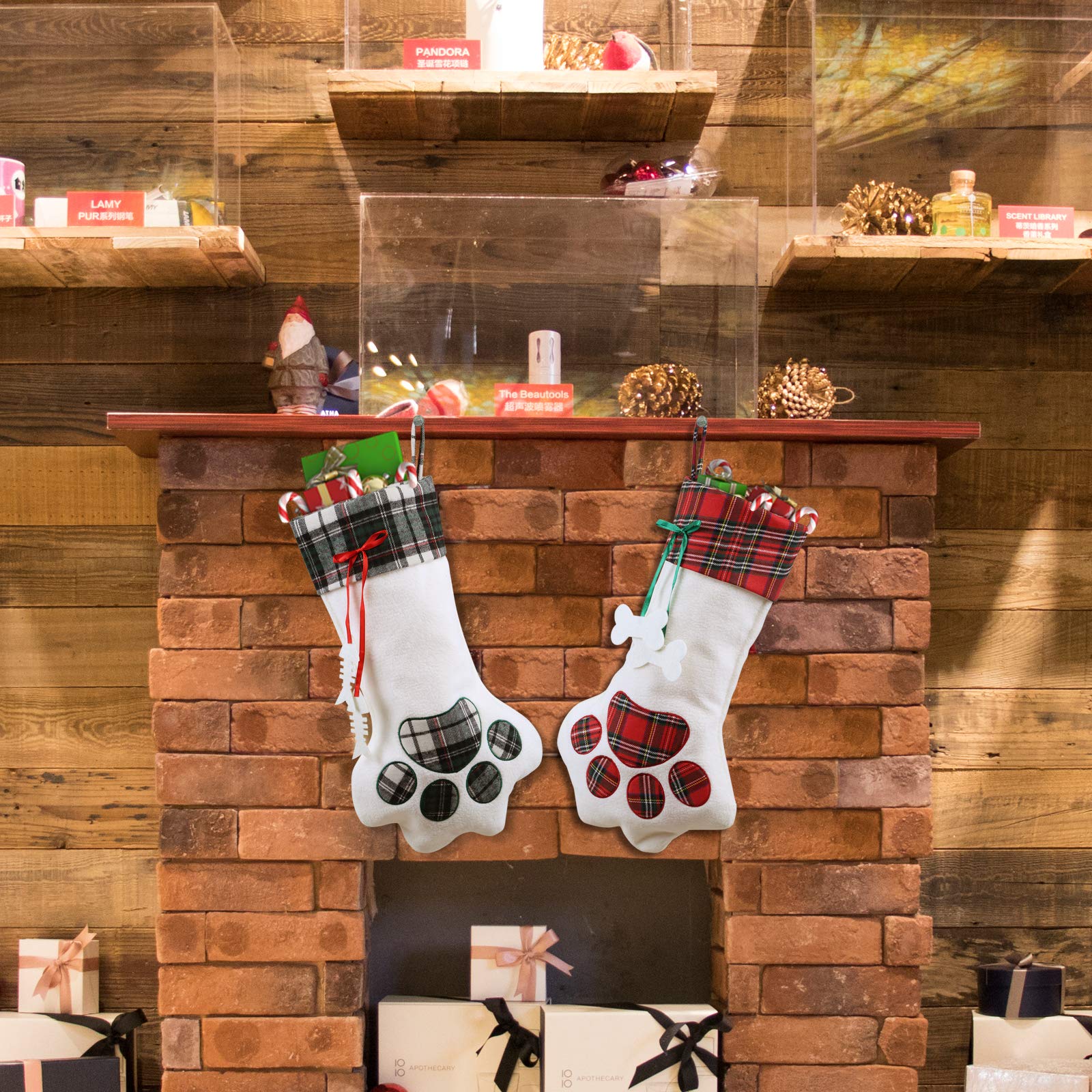 ABTOLS Weihnachtsstrümpfe-Set Für Haustiere – 2 Stück, 47 Cm, Rot-schwarz Kariert – Mit Pfoten-Motiv, Aus Weichem Plüsch – Für Kamin, Tür Oder Baum