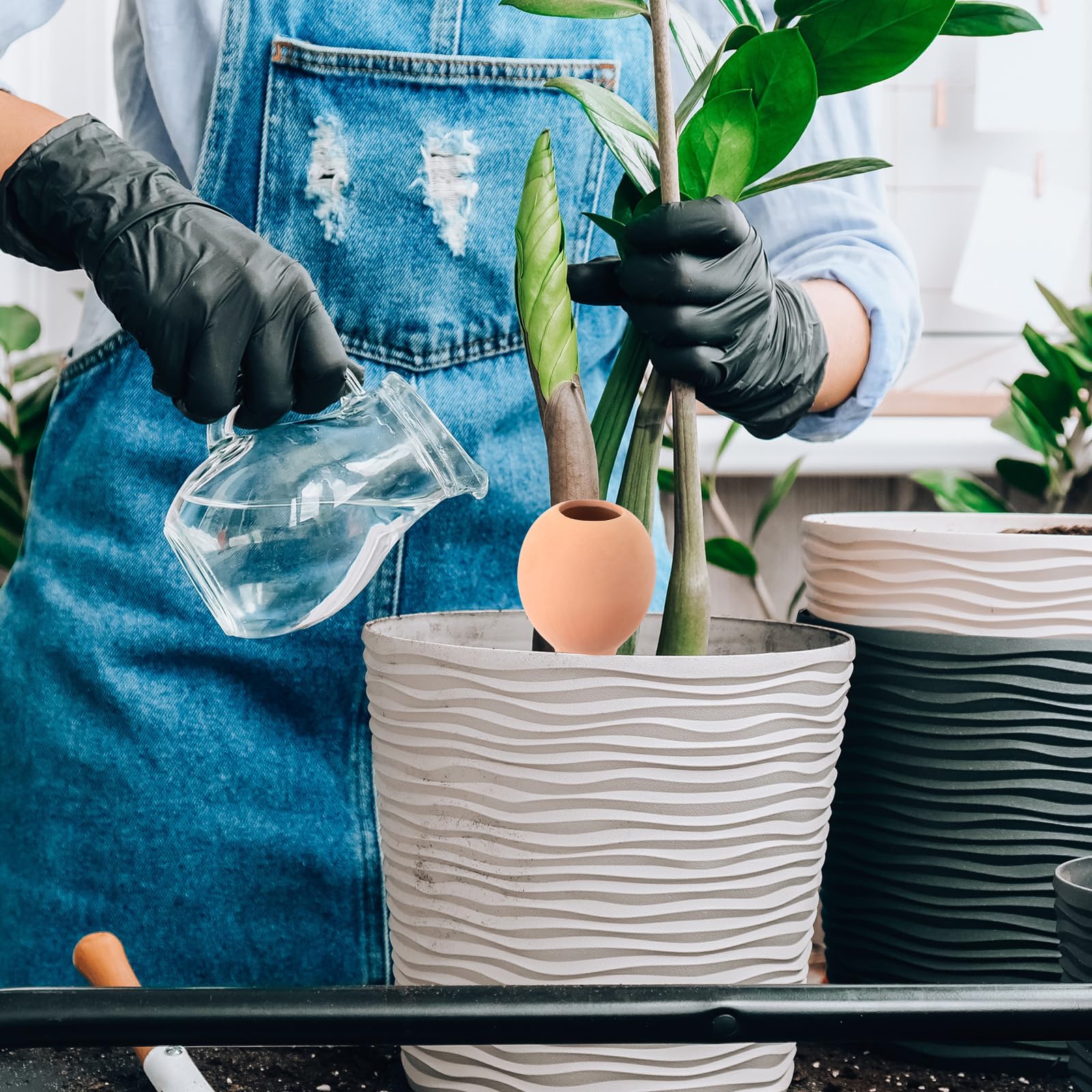 Nuenen 12 Cônes d'Arrosage pour Plantes Boule d'Arrosage Distributeur d'eau Jardinières de Balcon Boules d'Arrosage Plantes en Argile Aide à l'Arrosage Automatique pour Intérieur Extérieur