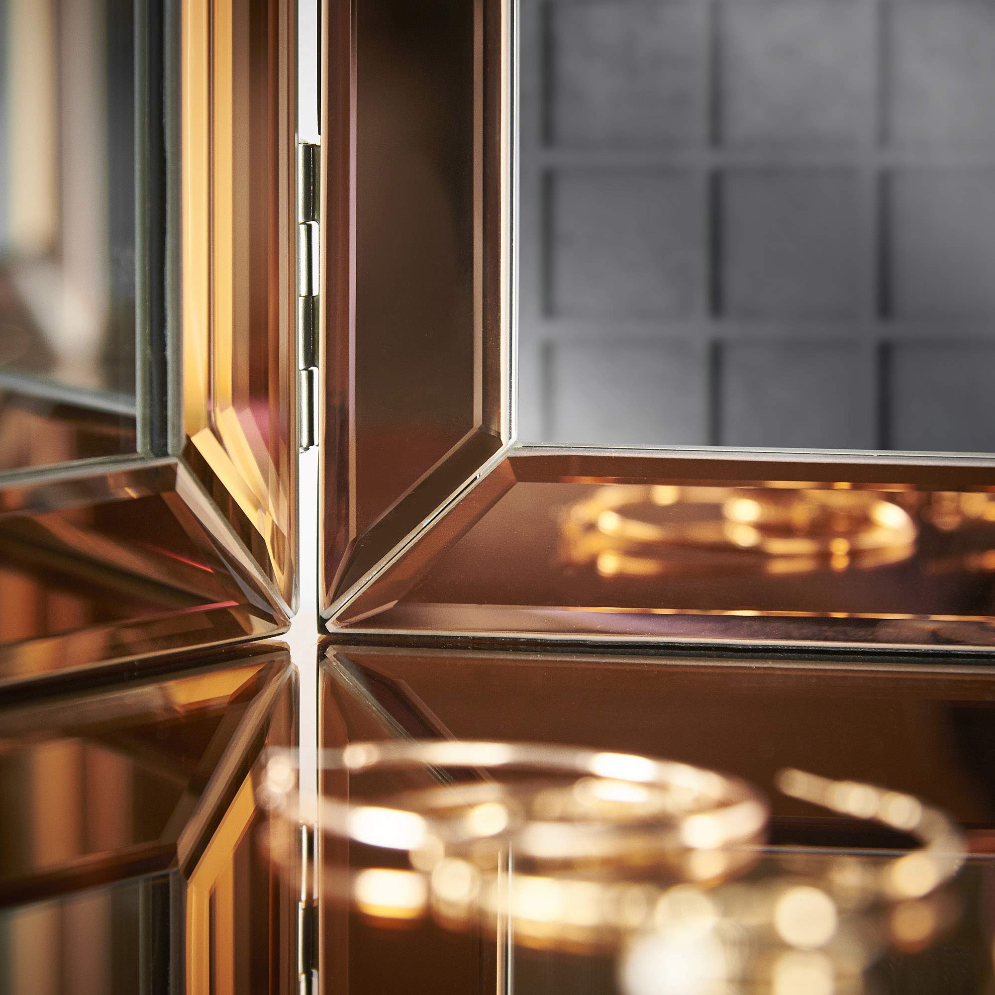 CARME Paloma - Specchio pieghevole da tavolo pieghevole da tavolo, autoportante in vetro smussato, design moderno per camerino, camera da letto, cosmetici, trucco (oro rosa)