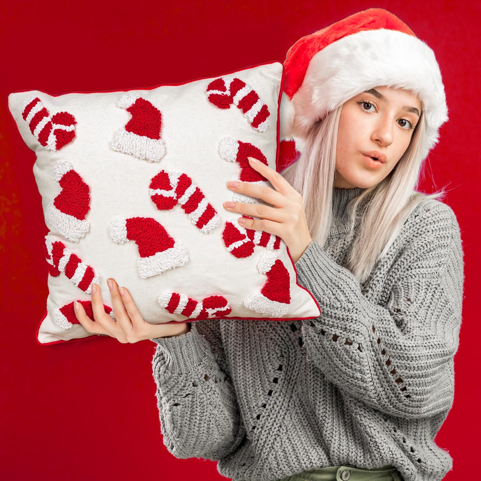 Whaline Lot de 2 housses de coussin touffetées de Noël avec bonnet de Noël rouge et blanc - 45,7 x 45,7 cm