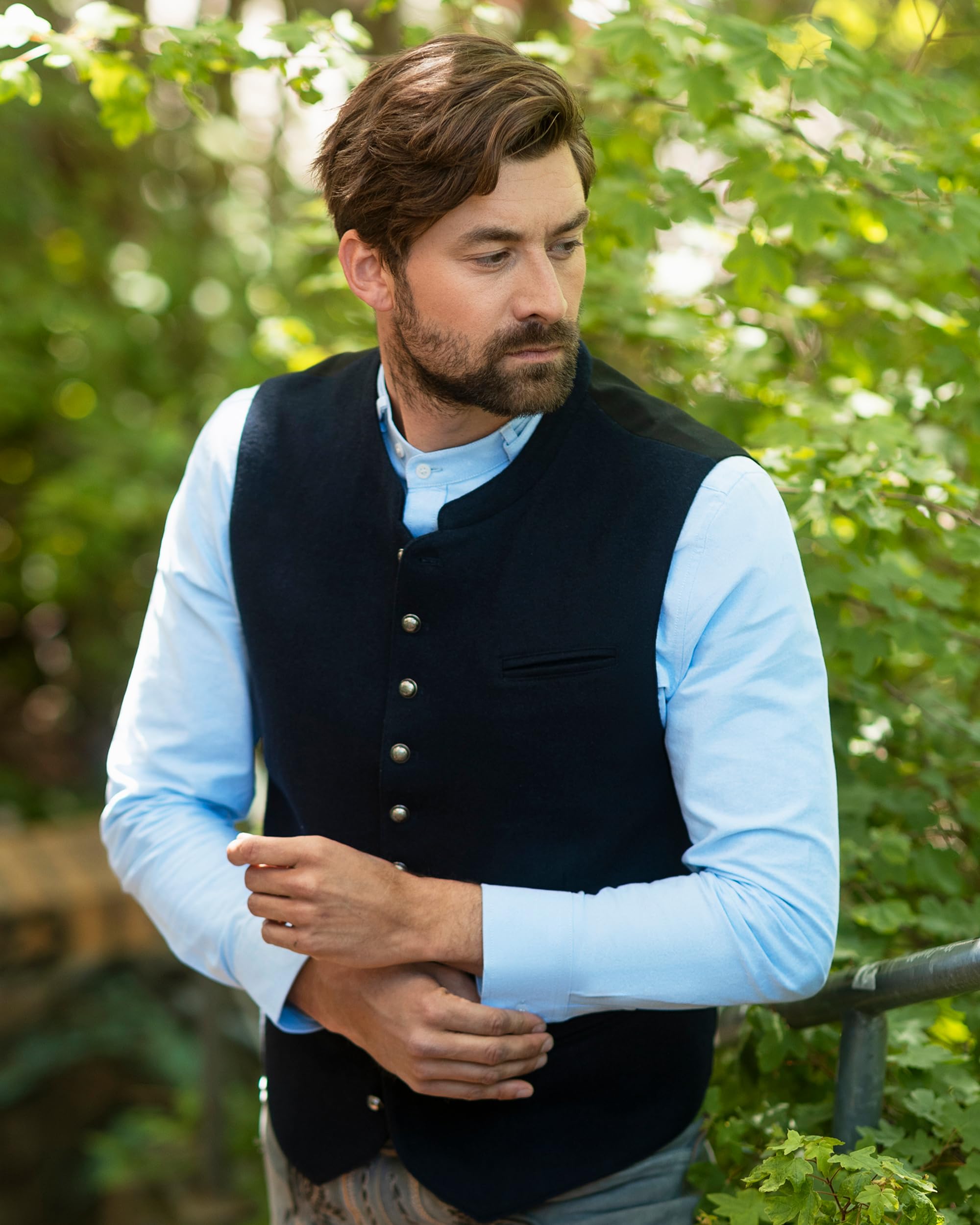 Trachtenweste Midnight Blue – Robuste & hochwertige Trachtenweste für Herren, perfekt für das Oktoberfest – Optimale Passform