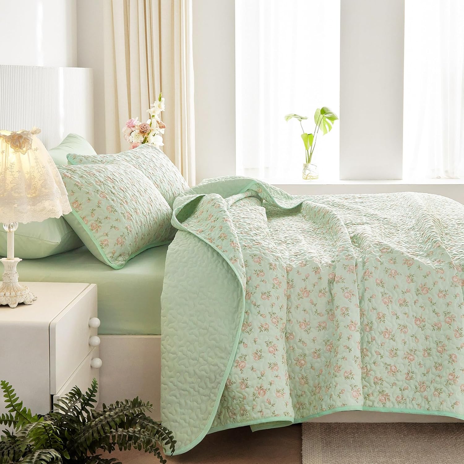 Wake In Cloud - Floral Quilt Set, Coquette Cottagecore Shabby Chic Flower Pattern for Women Teen Girls, Reversible Lightweight Bedspread Coverlet, 3 Pieces, Green Pink, Queen/Full Size - Image 5