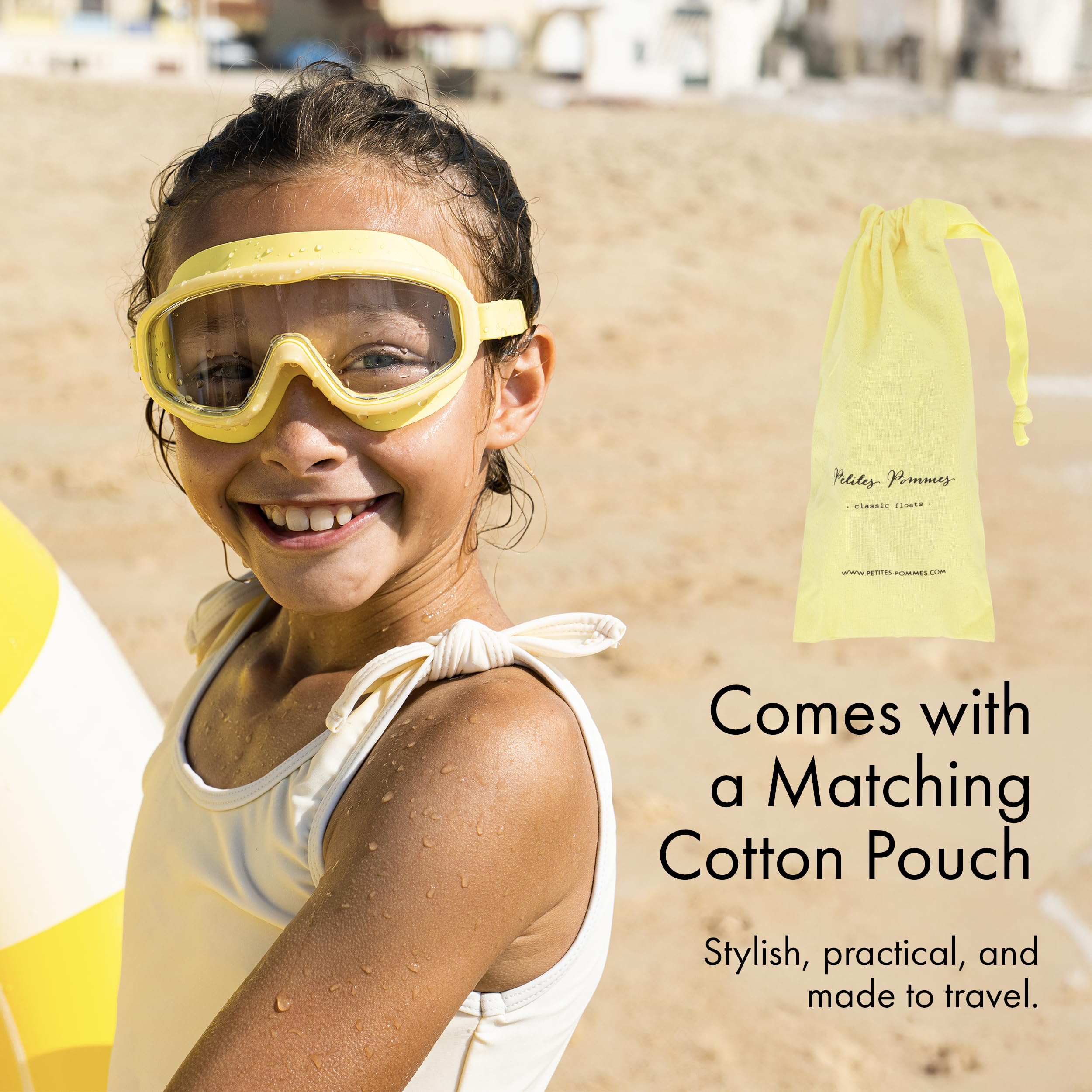 Petites Pommes Gafas de natación para niños de 3 a 8 años – silicona ligera, lente gran angular antivaho, diseño retro, correas ajustables, hebilla para el cabello, bolsa de algodón