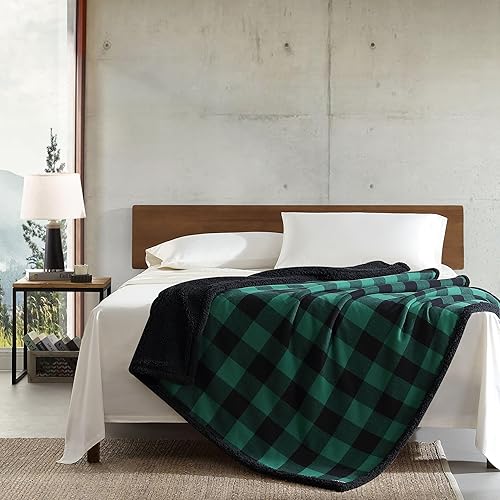 Vista 2 de Eddie Bauer - Manta decorativa, supersuave y reversible, ropa de cama de franela sherpa, mantas cómodas y a cuadros para sillón, para Navidad
