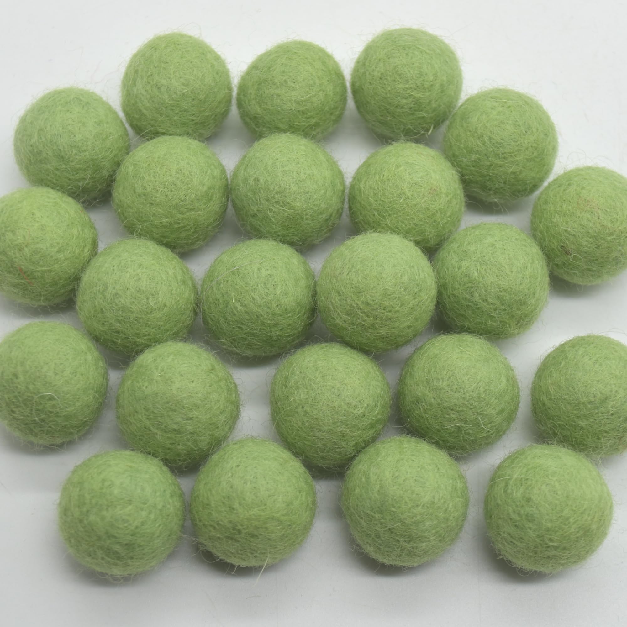 100% Wool Felt Balls - 2cm - 100 Felt Balls - Grass Green