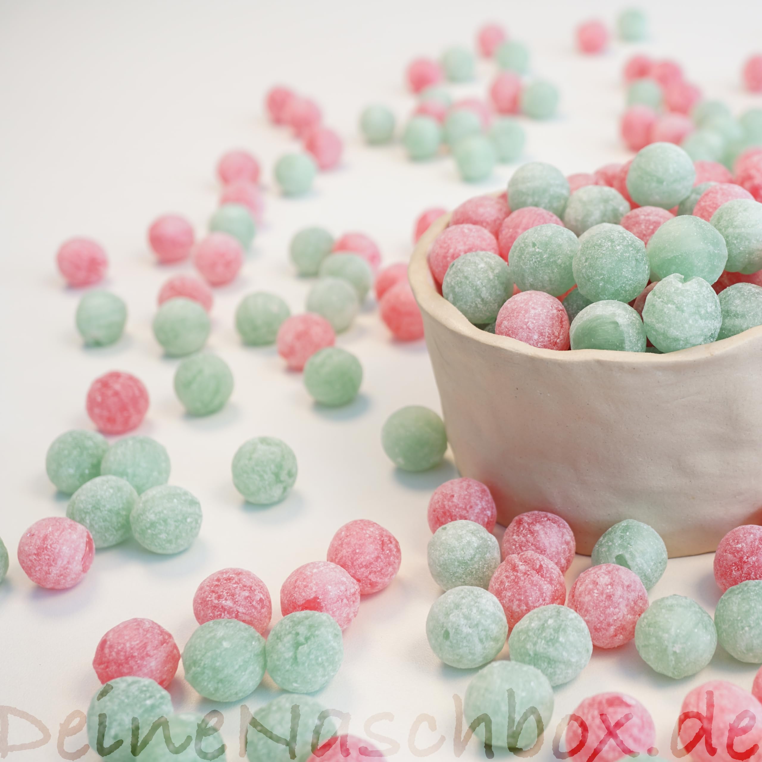 Deine Naschbox | Saure Bonbon Kugeln | 3kg Mega Pot | XXL Großpackung für Party, Candybar & als Geschenk - 2 Sorten Mix - Erdbeere & Apfel