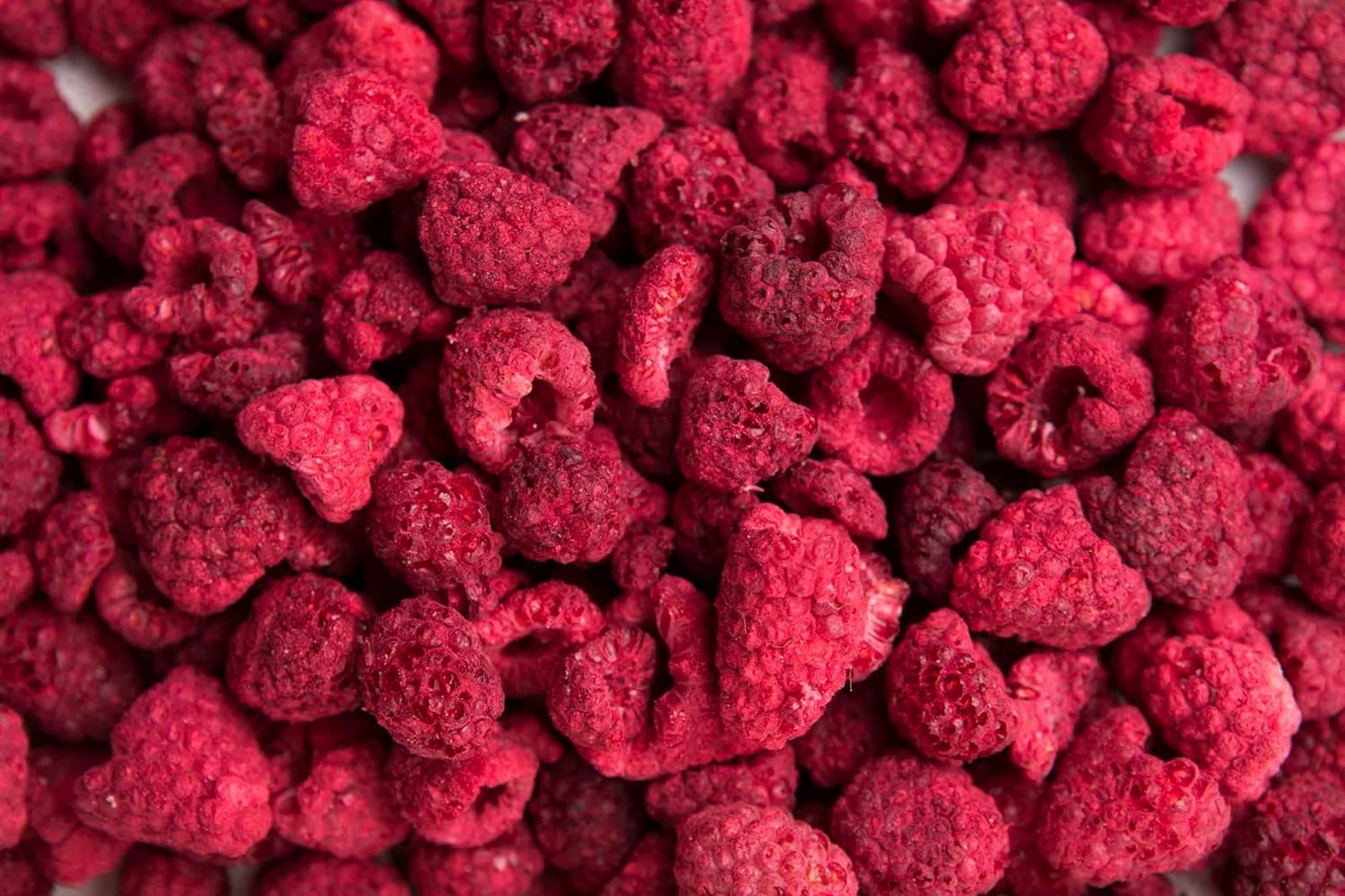Freeze Dried Raspberries | Dried Bulk Raspberries | 200 + Pieces | 100% Natural | Gluten Free | Garnishing Cocktails, Cake Decoration, Baking, Fruit, Sorbet, Tea Cooking | 3.17 oz | 90 Grams | PET Jar