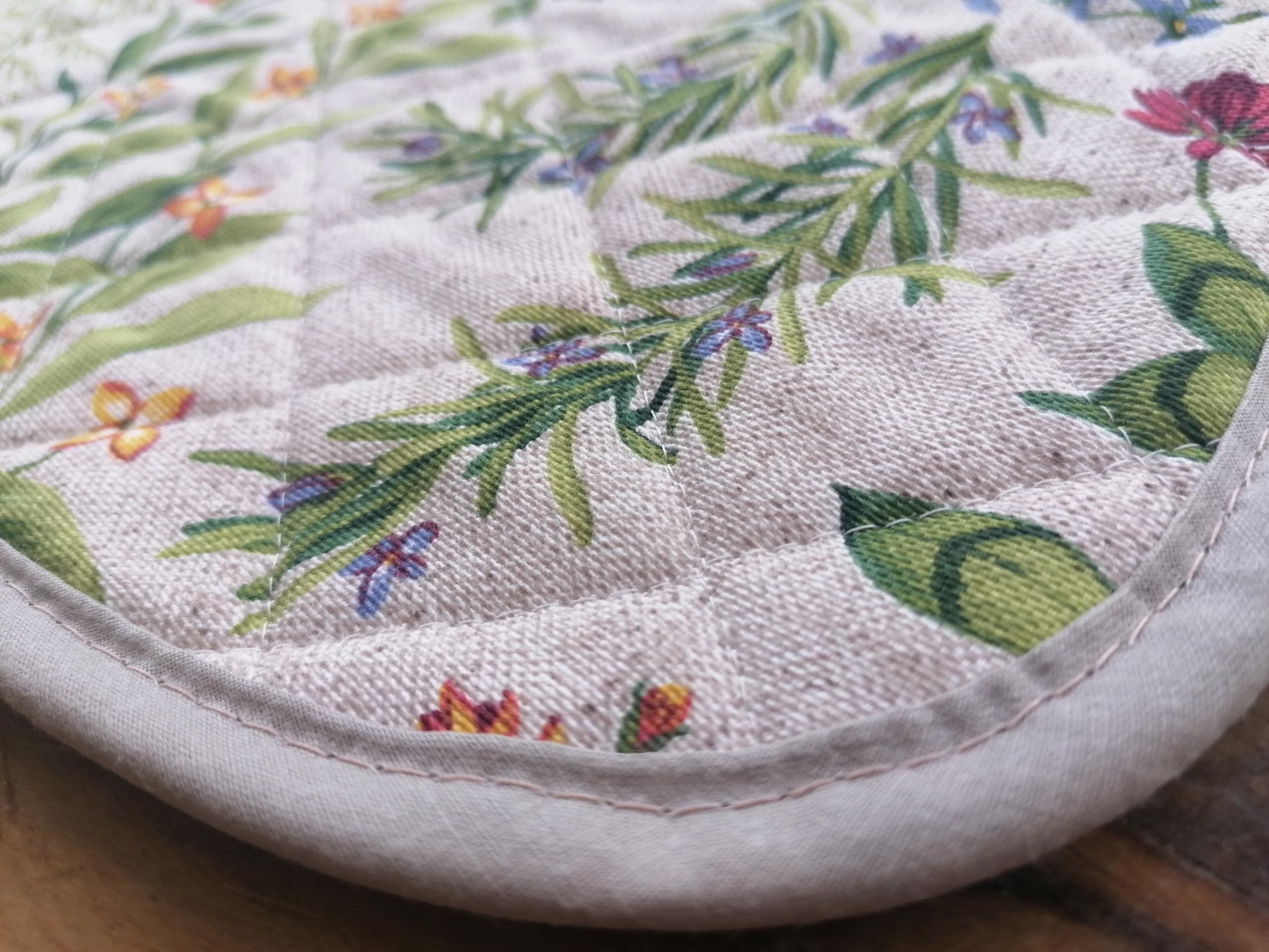 Neuf !!! Set de table américain en coton matelassé avec 1 serviette Motif EDERA. Fabriqué en Italie