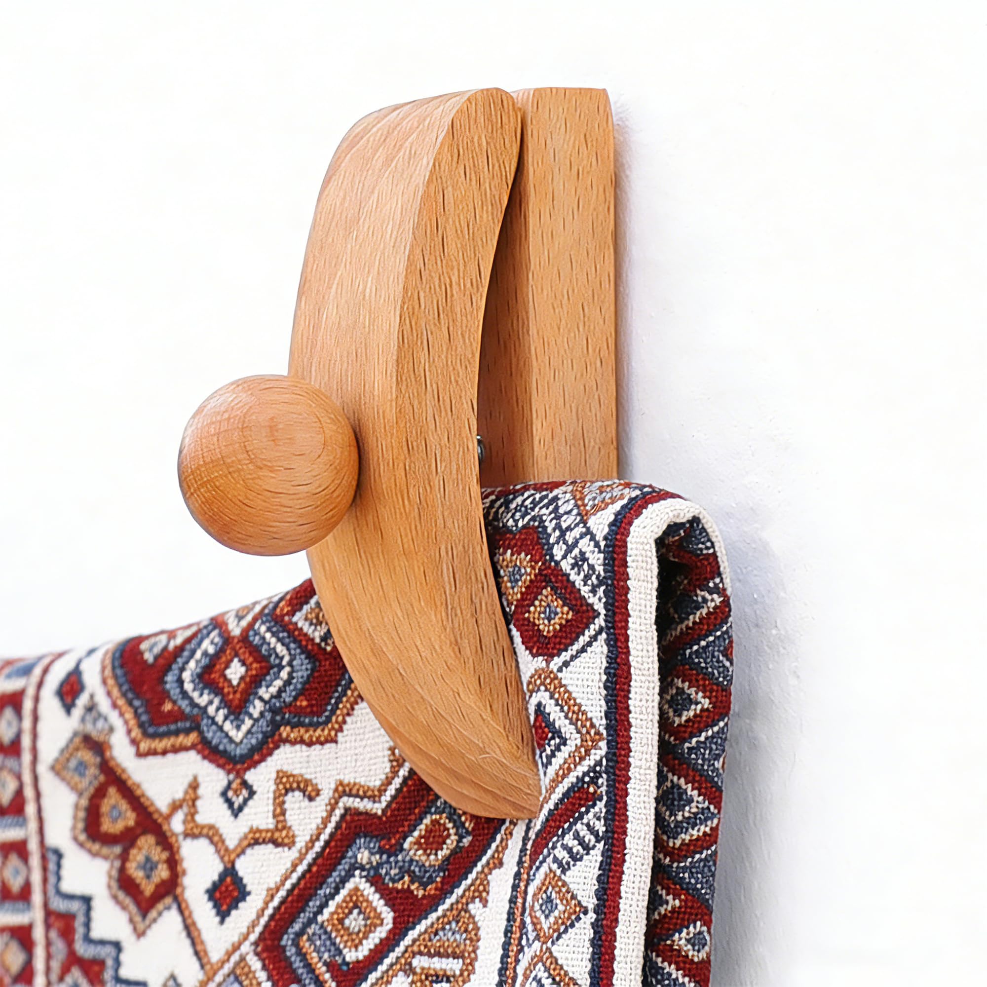 Cintres pour courtepointe murale en bois OHIYO : sublimez vos tapis et tissus dans le salon