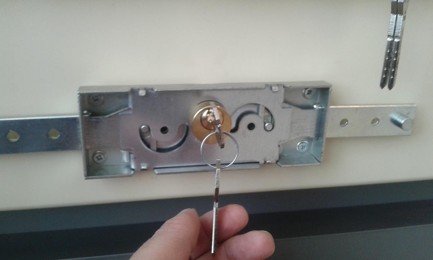 PREFER A211 (Italy) Roller Shutter Garage Door Lock With 2 keys : Tools & Home Improvement