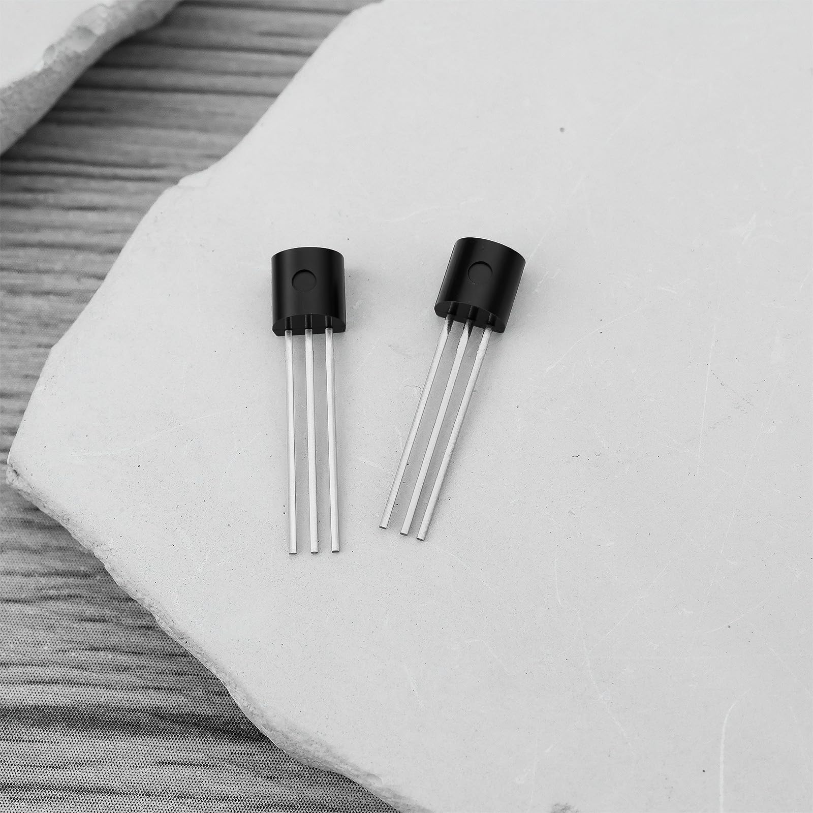 The Lord of the Tools 10 Pezzi J201 50mA 40V JFET Transistor A Canale N TO-92 Per Circuiti Di Amplificazione Audio Ad Alta Impedenza Di Ingresso