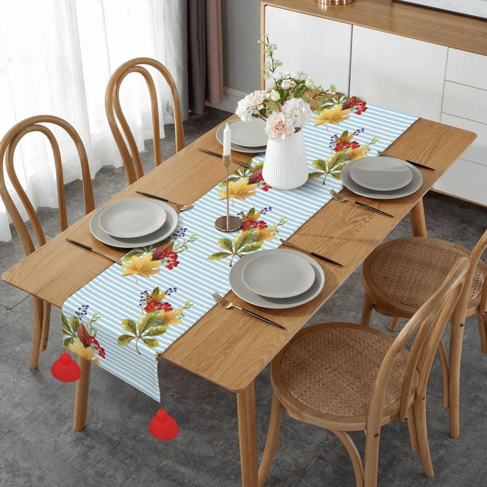 Chemin de table antidérapant à pompons pour protéger votre cuisine
