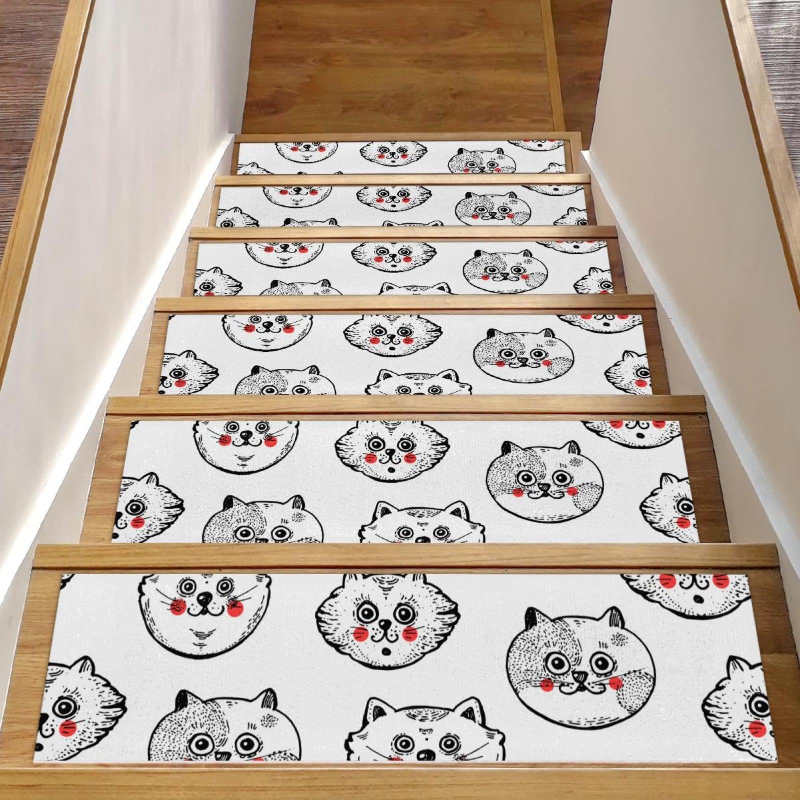 Peldaños de madera seguros con alfombras para escaleras de interior