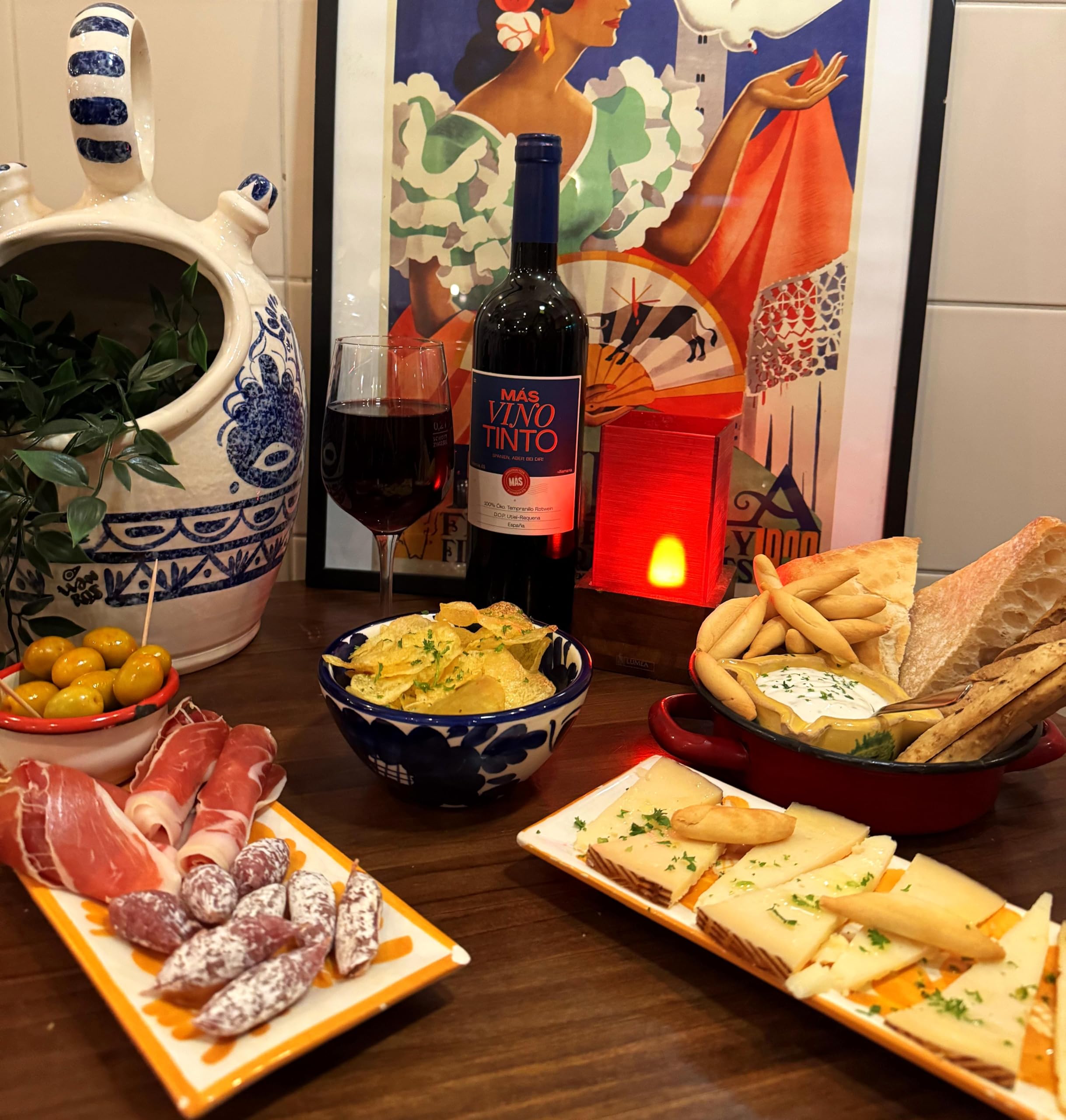 MAS PRODUCTOS Tapas Abend für Zwei Spanischer Geschenkkorb Feinkost Präsentkorb mit Rotwein Serrano Schinken Bonito Thunfisch Alioli Salsa Brava & Crema Catalana Geschenkbox für Männer & Frauen