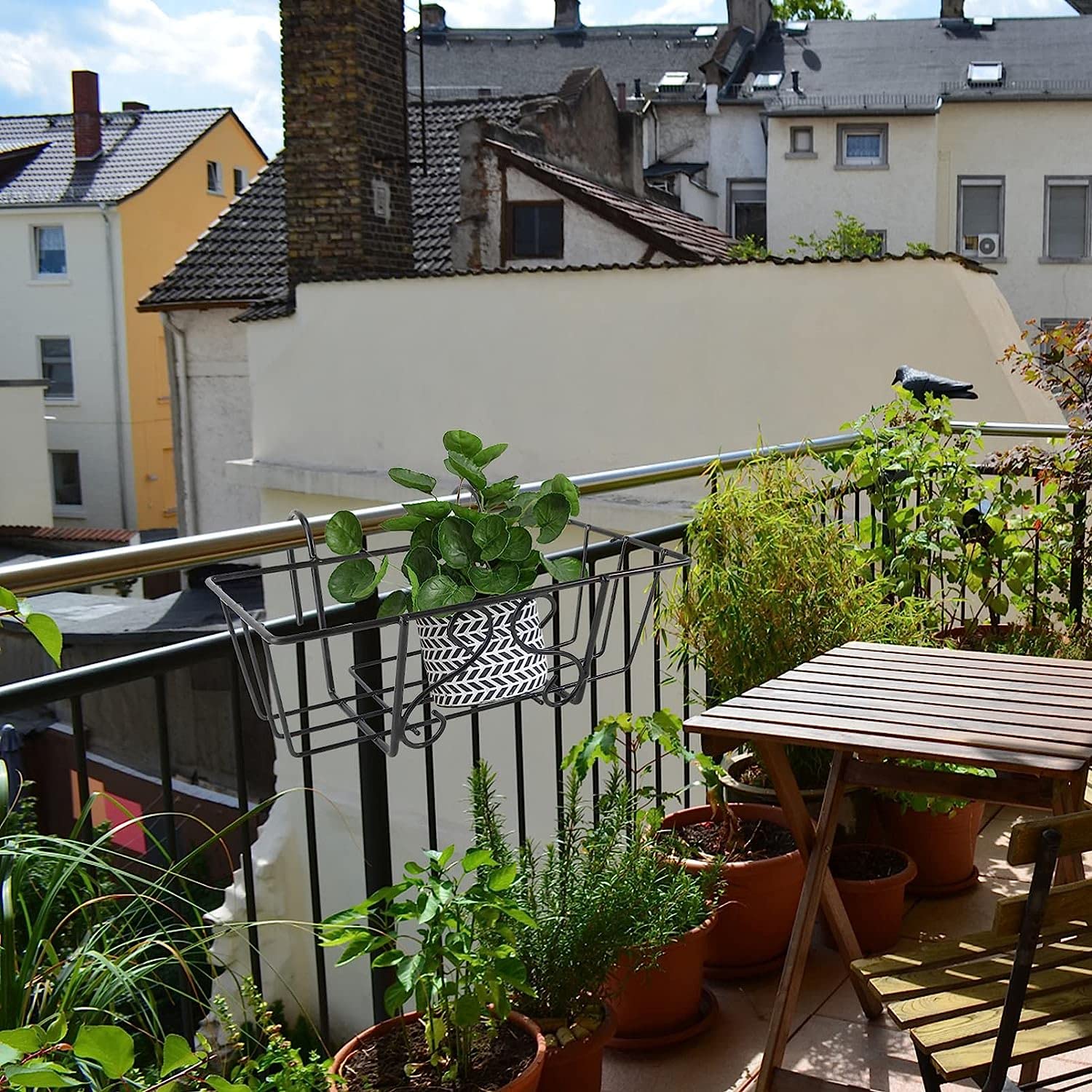 Donica wisząca na balkonie Wiszące doniczki Na balkon wisząca doniczka Balustrada Uchwyt na rośliny Prostokątne donice zewnętrzne (Svart 32X23CM)