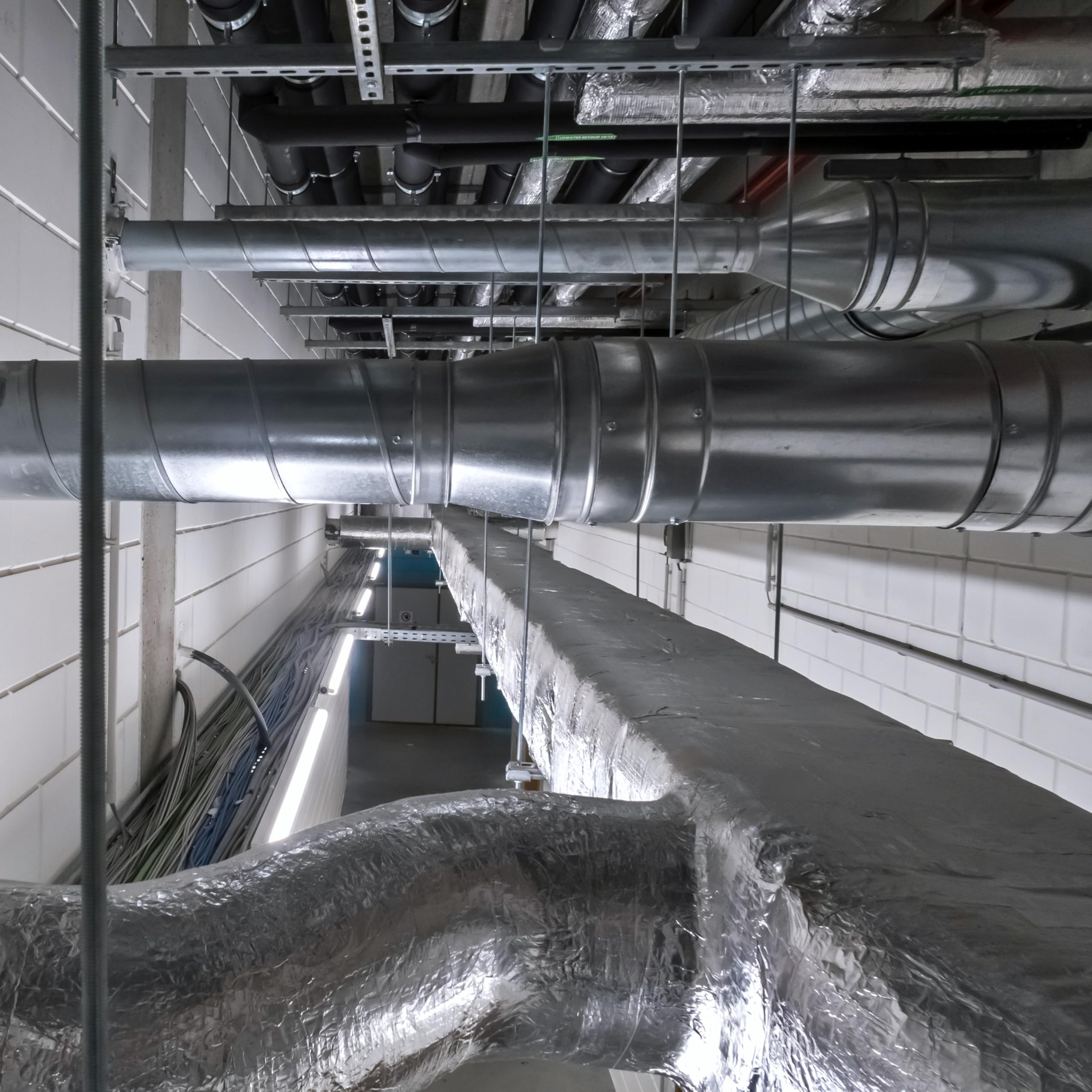 ISOLATECH Cinta Adhesiva de Aluminio 100mm x 45m - Cinta Selladora Resistente al Calor para Aislar, Sellar y Reparar Tuberías, Conductos y Cables | Cinta de sellado de aluminio resistente al calor, para sellar, aislar y aislar tuberías, mangueras y tuberí