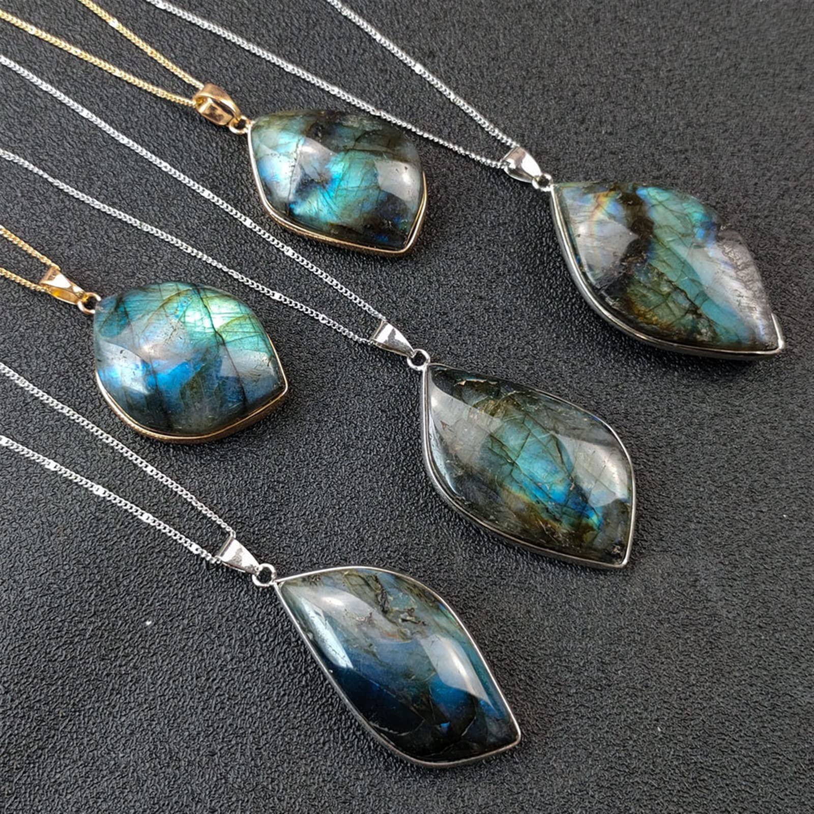 Natural Flash Labradorit Rough Stone Anhänger Halskette Zufällige Mode Charms Kreativität Schmuck Mineralprobe