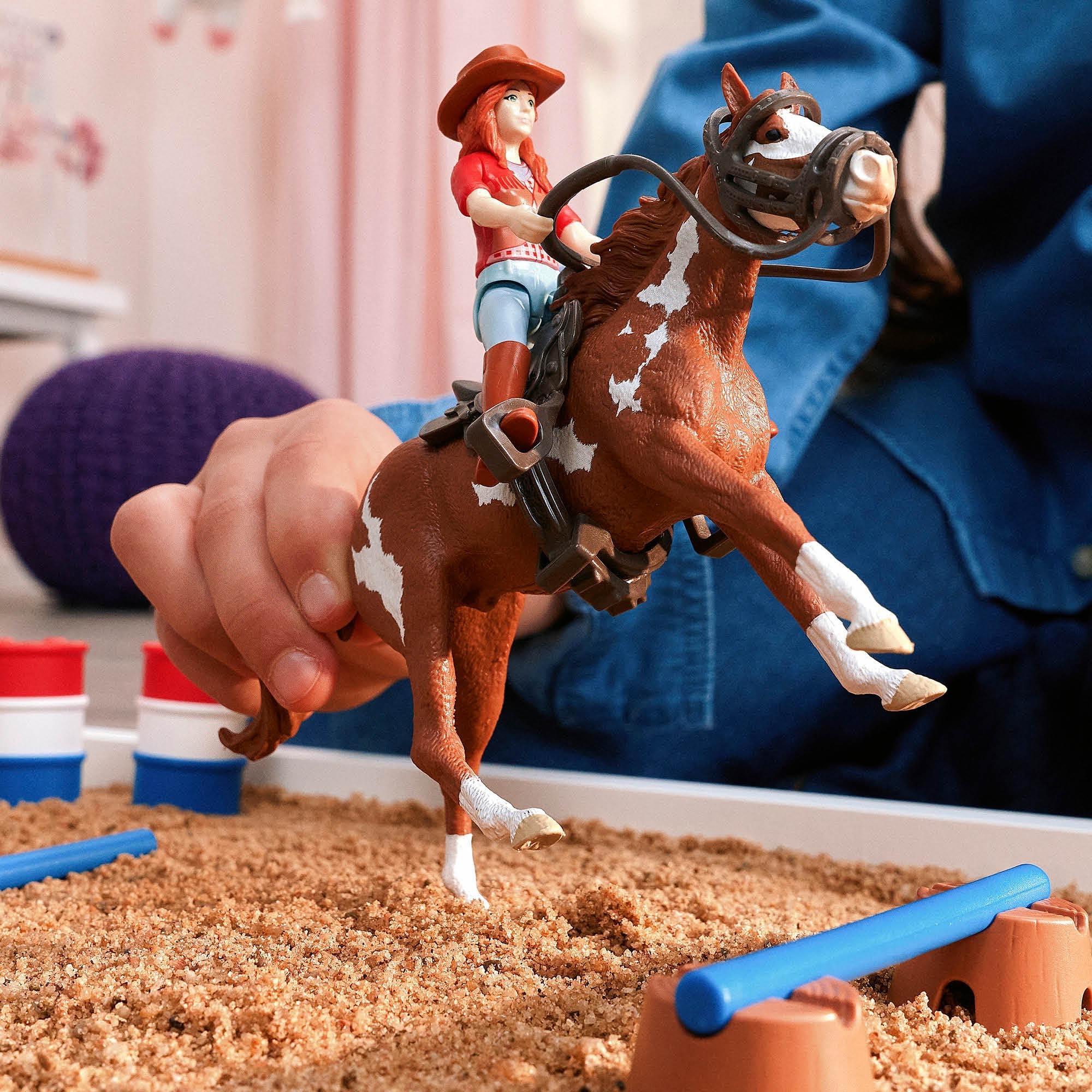 Schleich Horse Club | Kit d'équitation Western d'Horse Club Hannah 42441 | Coffret de jeu à partir de 6 ans | coffret avec figurines, nombreuses fonctions et accessoires | jouet cheval réaliste
