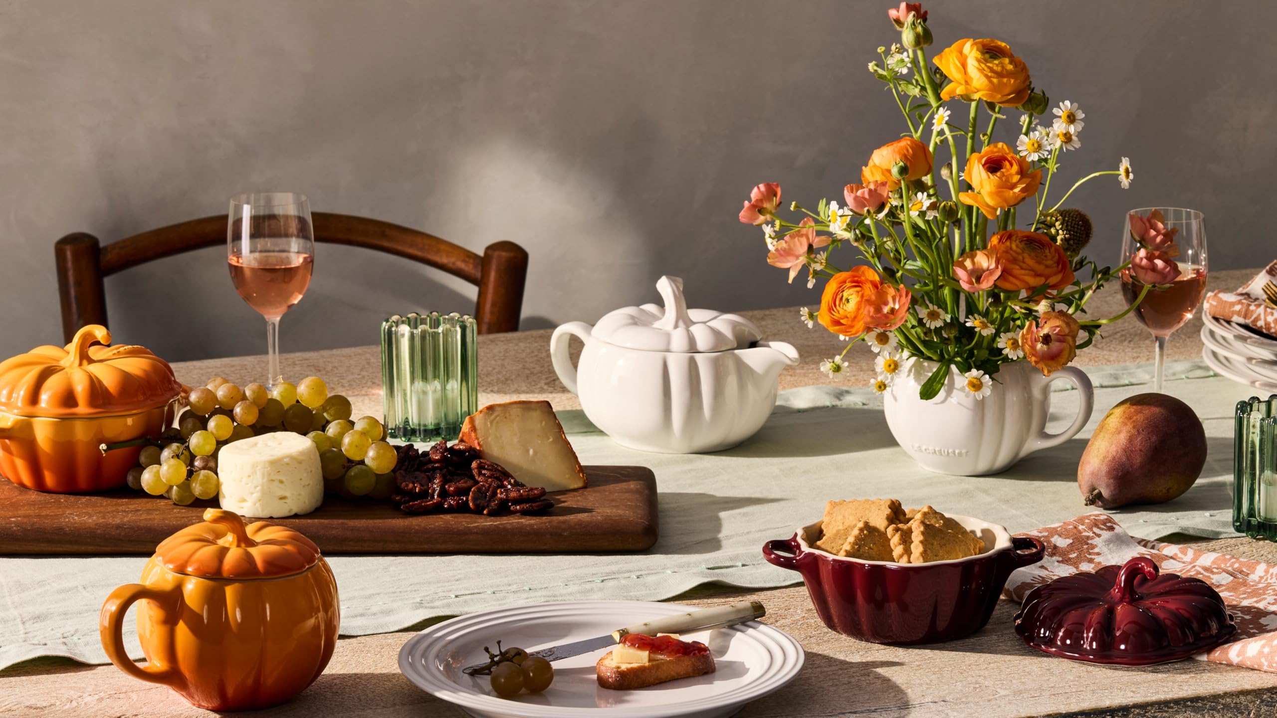 Amazon.com | Le Creuset Stoneware Pumpkin Gravy Boat with Lid, 14