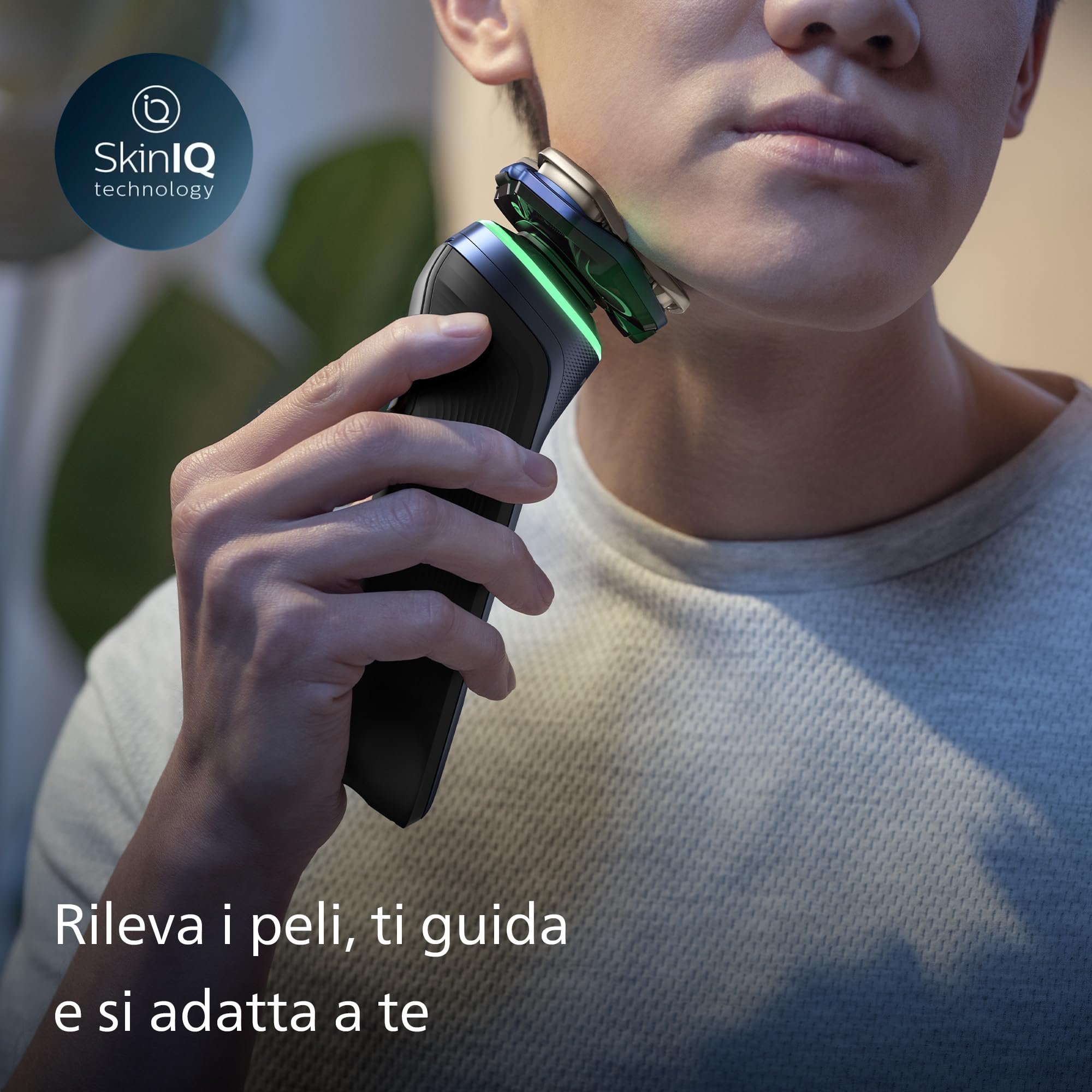 Philips Shaver Series 9000 - Rasoio elettrico Wet&Dry per uomo blu, tecnologia Lift & Cut e SkinIQ, rifinitore a scomparsa, custodia de pulizia, supporto ricarica e custodia viaggio