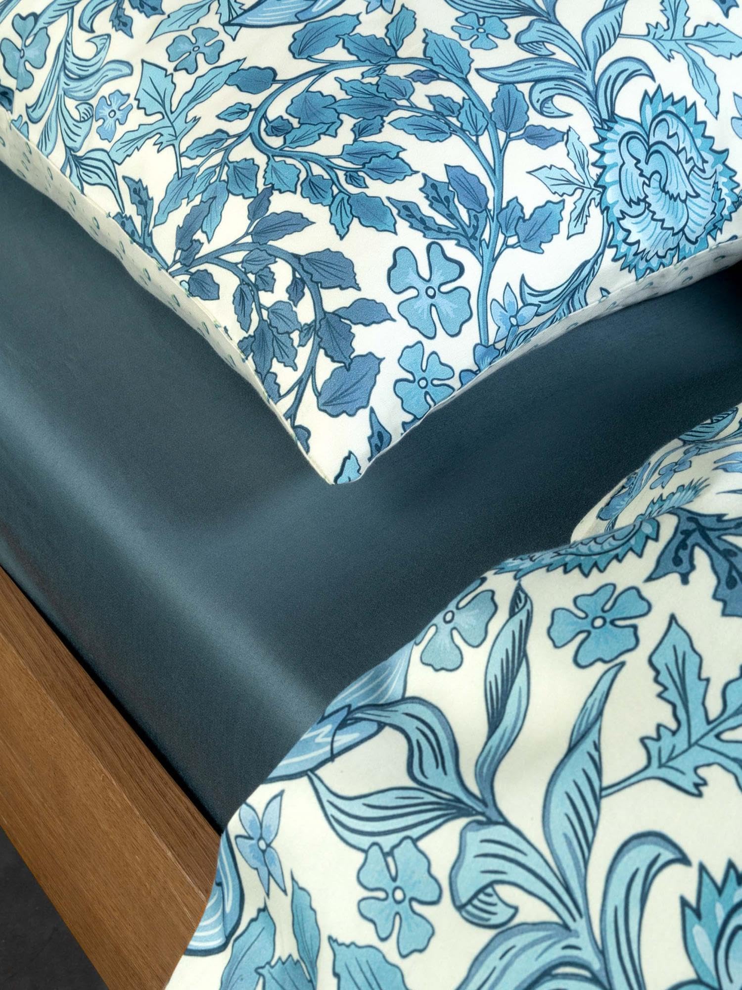 ESSENZA Bettwäsche Ophelia Smoke Blue, 200x200 + 2X 80x80 cm - 100% Baumwollsatin 200TC - Blumen