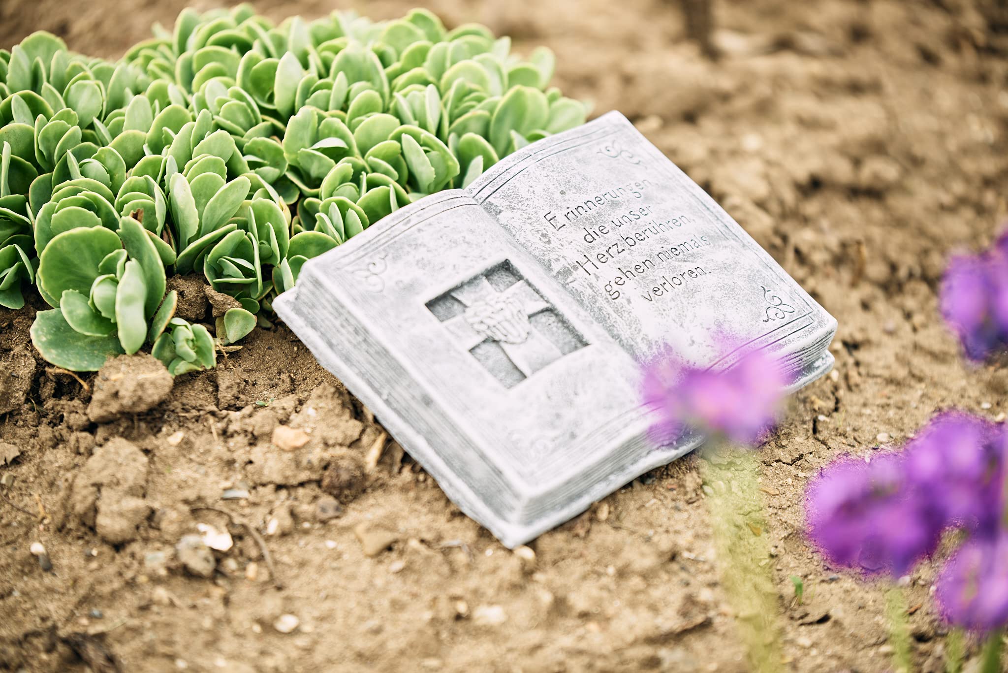 Aufgeschlagenes Buch Als Grabschmuck Mit Engel & Foto-Fenster – „Wir Vermissen Dich“