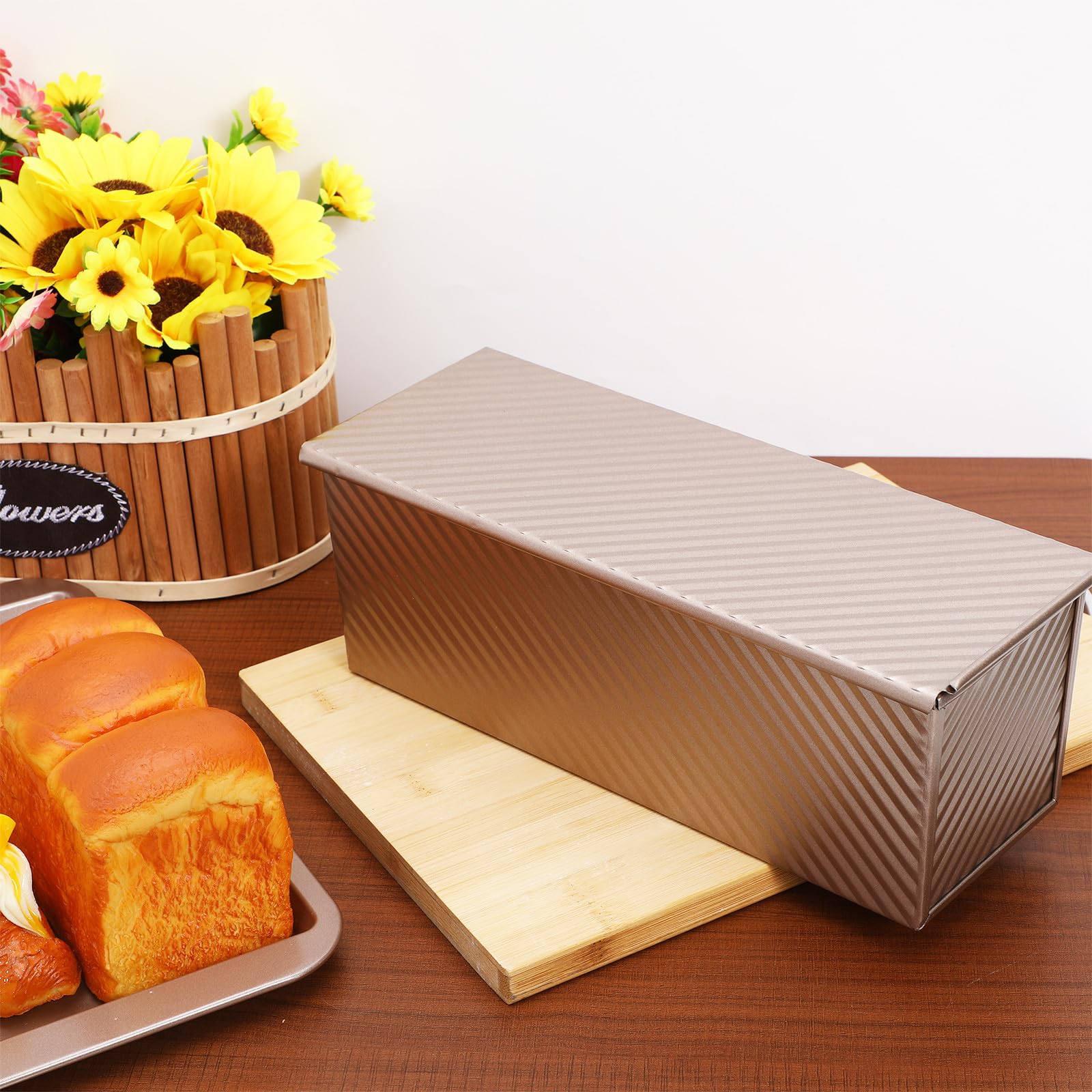 Rechteckige Brotform aus Kohlenstoffstahl mit Deckel und Belüftungslöchern Hitzebeständig und Vielseitig für Kitchen Baking und Backsessions in Gold