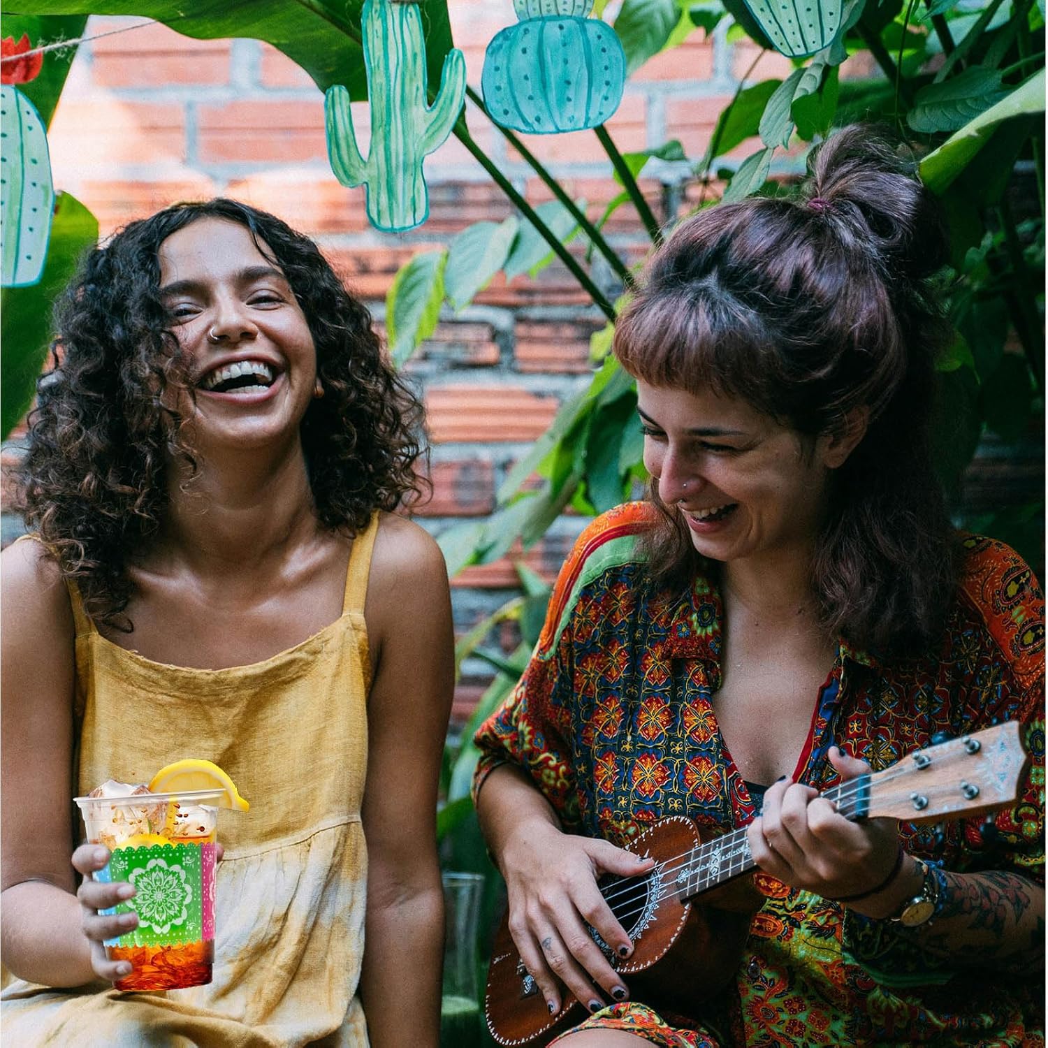 100 Count 12 oz Fiesta Plastic Cups Mexican Disposable Party Cups Cinco De Mayo Margarita Drinkware for Fiesta Cinco De Mayo Mexican Theme Birthday Taco Bar Birthday Wedding Party Supplies Decorations