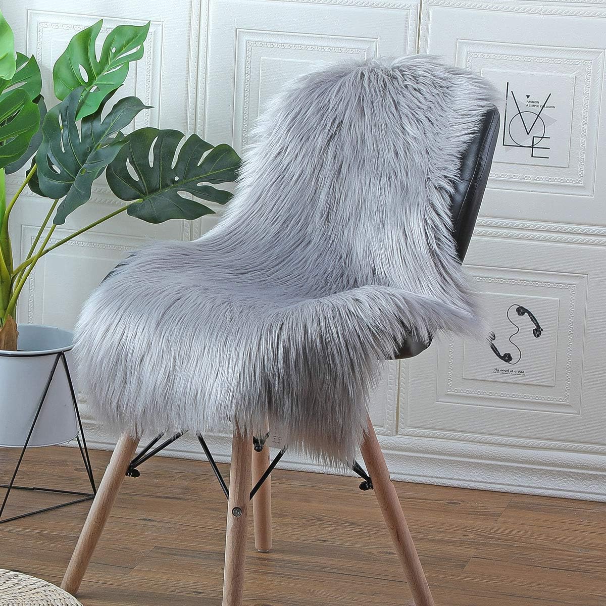 YIHAIC Faux Fur Sheepskin Style Rug,Faux Fleece Fluffy Area Rugs Seat Pad Anti-Skid Yoga Carpet for Living Room Bedroom Sofa Floor(Grey,50 x 80cm)