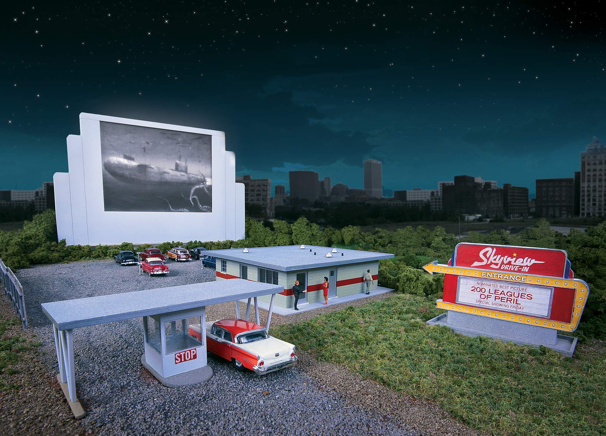 Walthers HO Scale Model Skyview Drive-In
