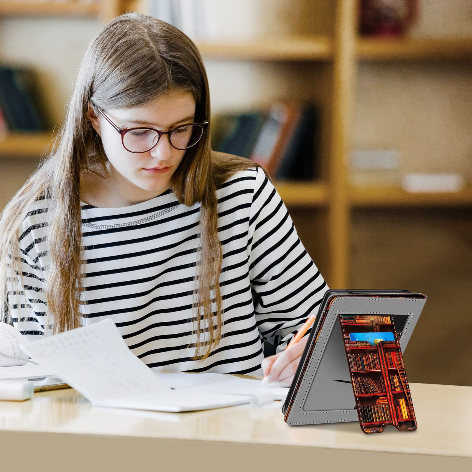 FINTIE Étui Compatible avec 6” Kobo Clara Colour/BW 2024 et Kobo Clara 2E 2022 - Coque Liseuse Housse avec Béquille, Fente pour Carte et Dragonne, Bibliothèque