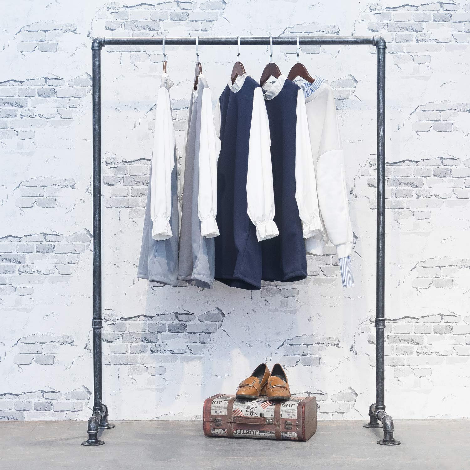 MBQQ Industrial Pipe Clothing Rack,Vintage Commercial Grade Pipe Clothes Racks,Rolling Rack for Hanging Clothes Retail Display,Heavy Duty Steampunk Iron Garment Racks 43.3 inch Retro Black