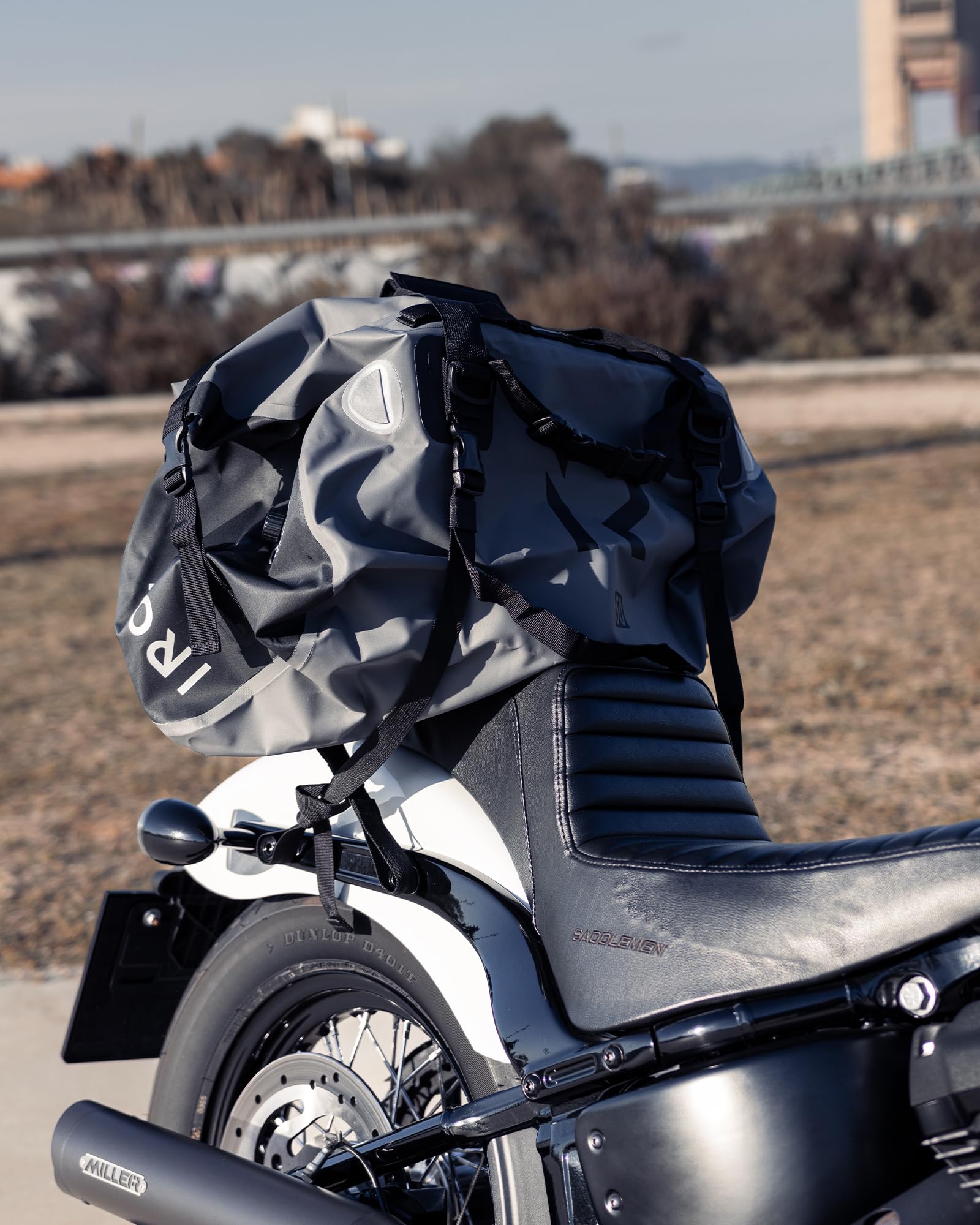 BORLENI Borsa da Moto Impermeabile 30L – Borsa Sella Moto Posteriore con Chiusura Rolltop, Cinghie Rapide & Sistema MOLLE
