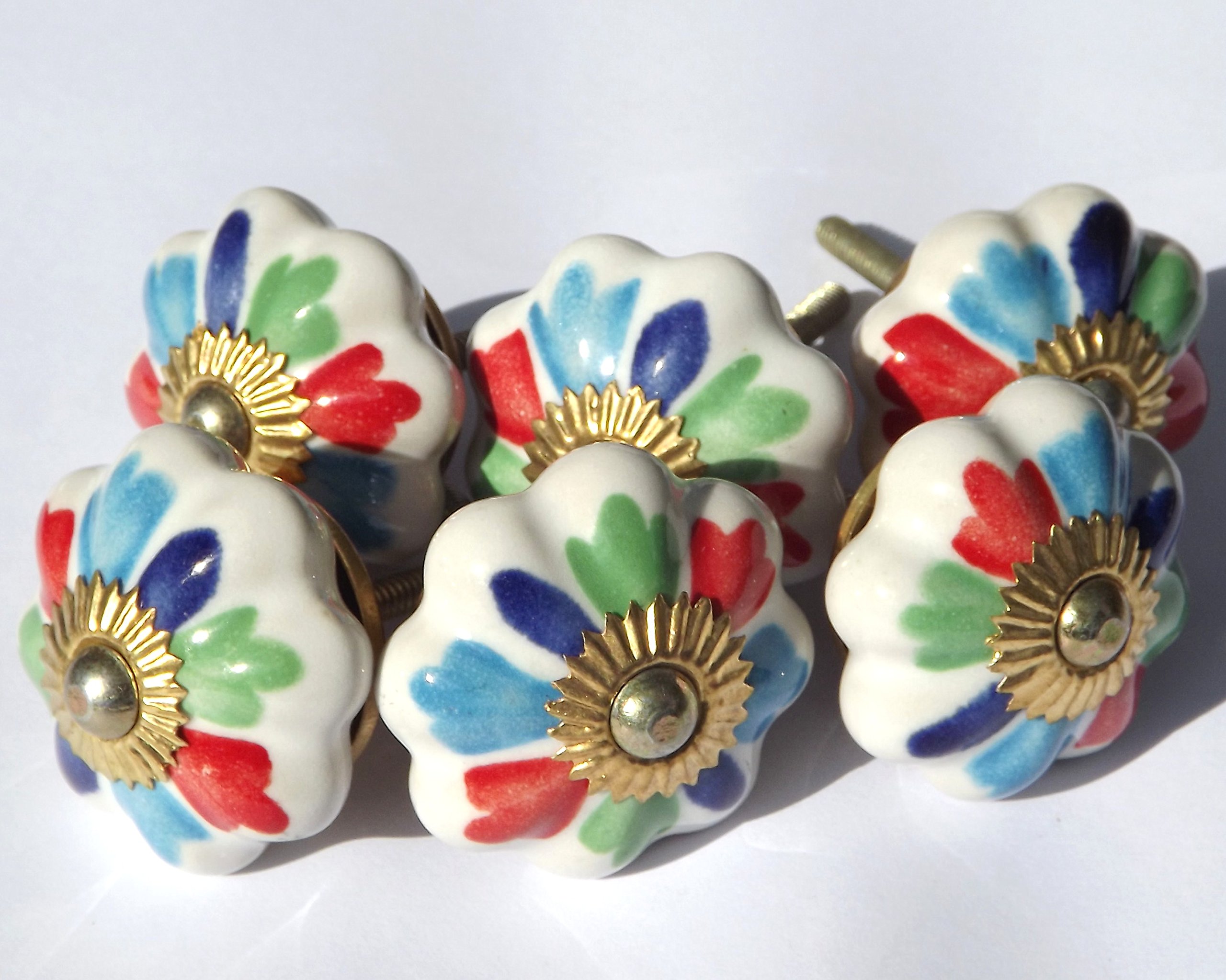 Boutons de meuble fleur en céramique pour décorer une commode shabby chic