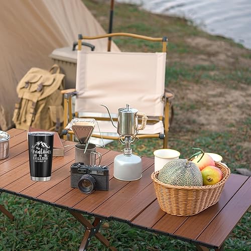 Miniatura 3 de El mejor regalo para los amantes del aire libre, The Mountains Are Calling, vaso de 20 onzas, regalos para entusiastas del aire libre, taza de café