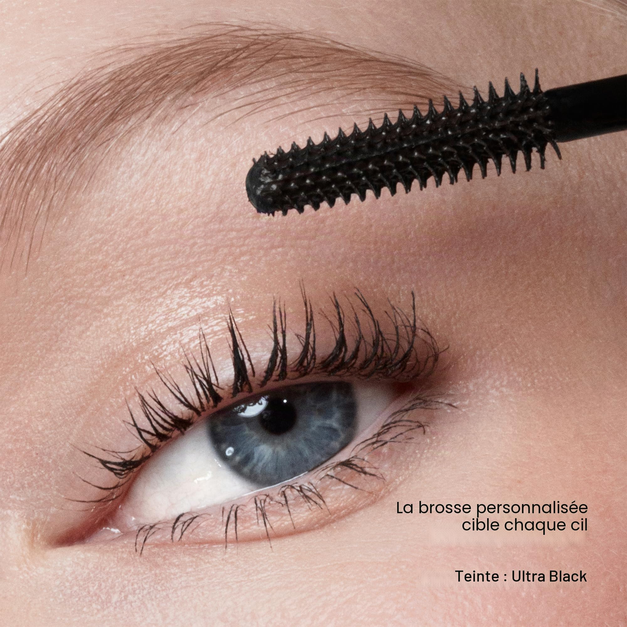 Hourglass Mascara à extensions instantanées débloquées en mousse autobronzante. Mascara définissant et allongeant pour des cils spectaculaires. Sans cruauté et végétalien