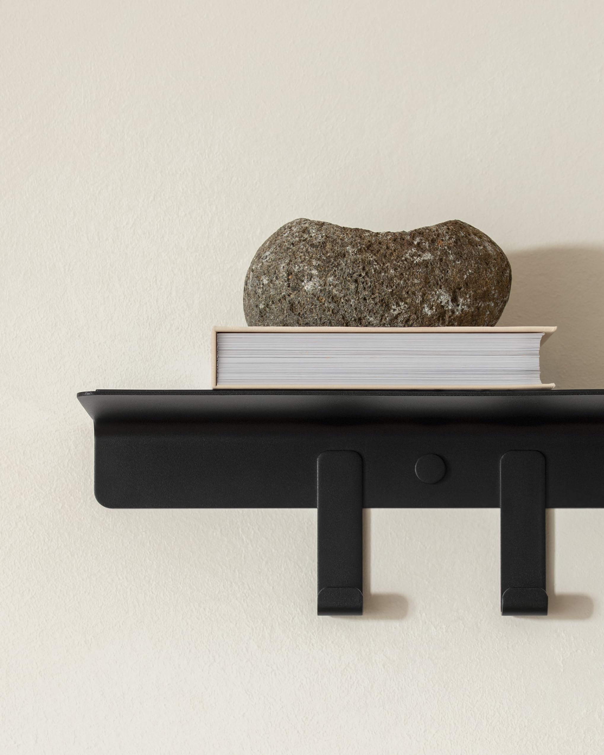 Kazai. Perchero de pared 'Holmsen' | Perchero moderno con estante de metal | Panel perchero minimalista para entrada y recibidor | Colgadores de ropa para pared | Negro
