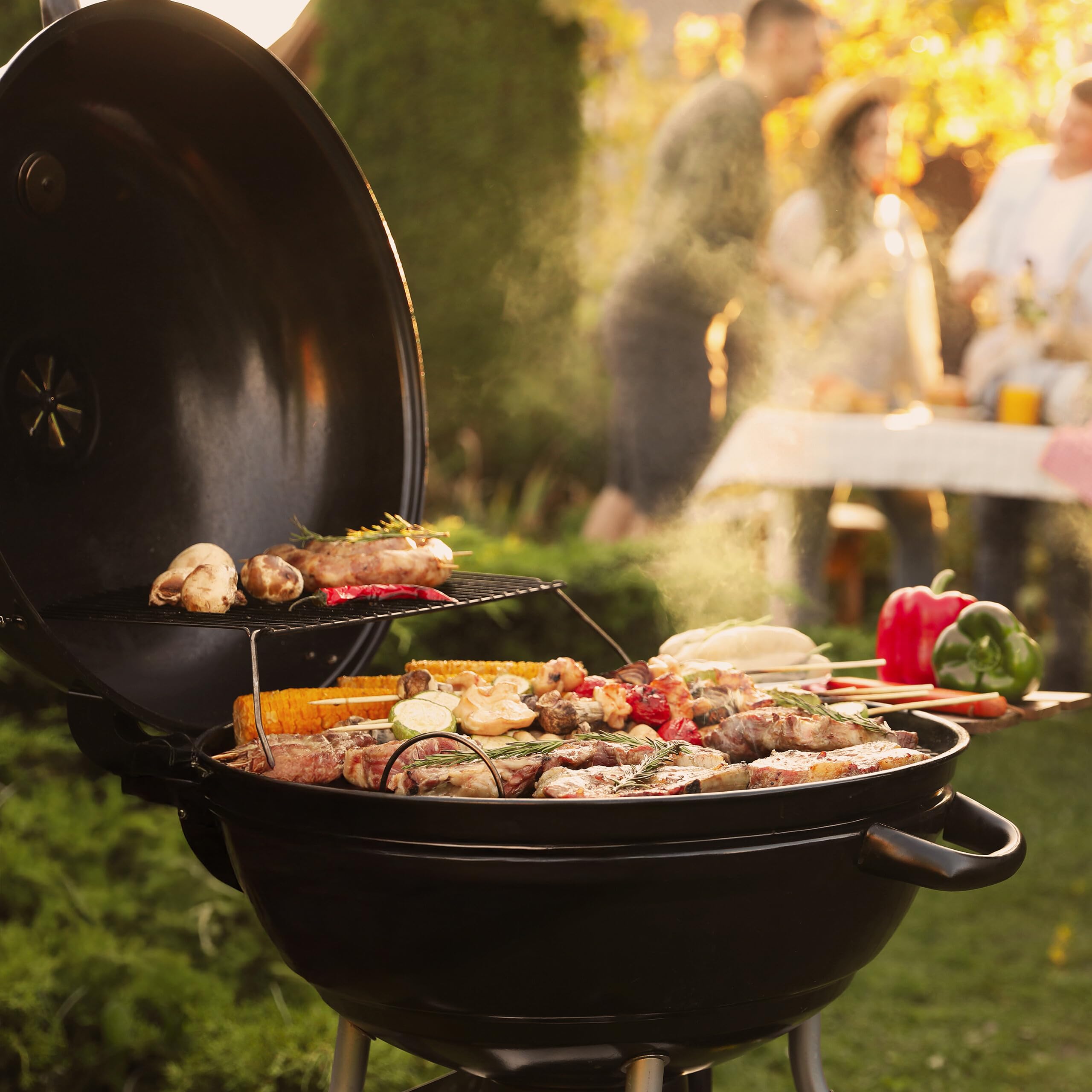Relaxdays Barbacoa Carbón, 53cm Ø, 2 Rejillas Parrilla, Termómetro, Recogedor Cenizas, Parrillera con Ruedas, BBQ, Negro