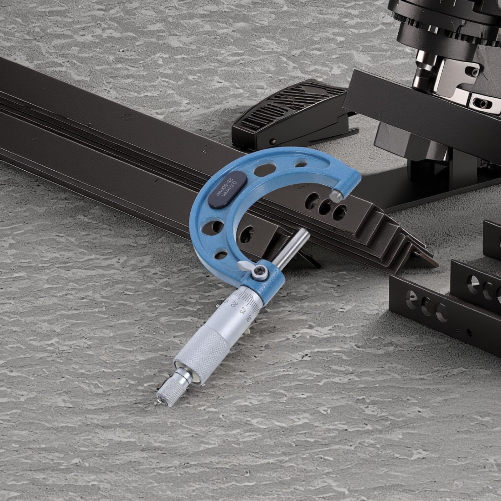 BESTOYARD Micrómetro Exterior de Acero Inoxidable 25-50 Mm Graduación de 0,01 Mm Herramienta de Medición Portátil de Alta Precisión para Inspecciones de Control de Calidad