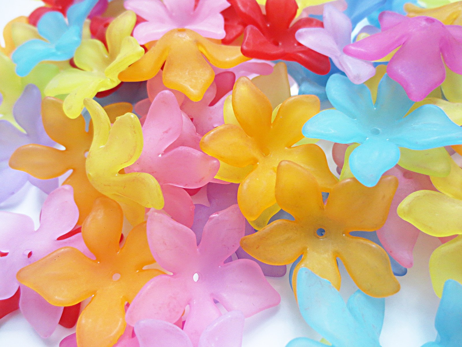 Amazon | 大きな フラワー つや消し アクリルビーズ お花 カラフル