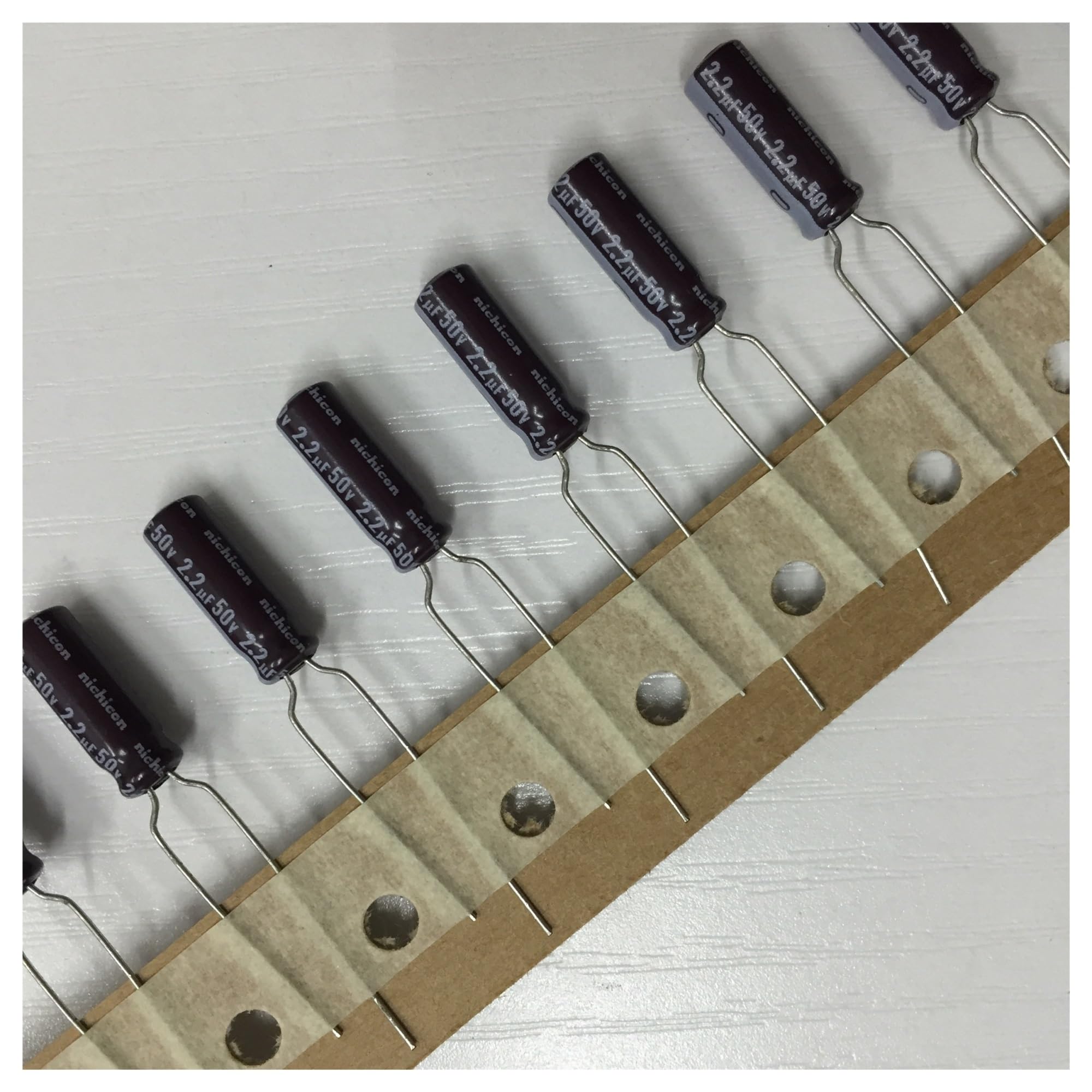 Amazon.co.jp: 10 個 2.2uF 50V シリーズ 5x15mm 高リプル電流高信頼性 50V2.2uF アルミ電解コンデンサ :  産業・研究開発用品