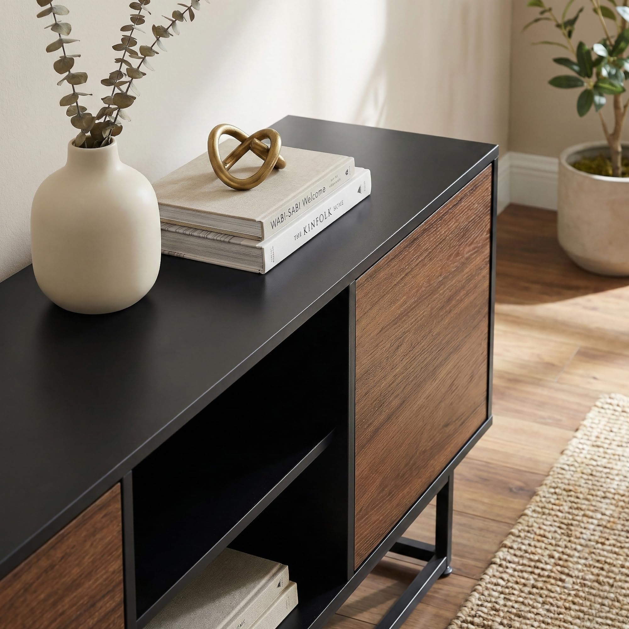 [en.casa] Aparador Boxholm para Salón Aparador Multiusos con 3 Compartimentos con Puertas y 2 Compartimentos Abiertos Mueble Auxiliar para Oficina Mueble de TV 160 x 30 x 57 cm - Negro/Efecto Nogal