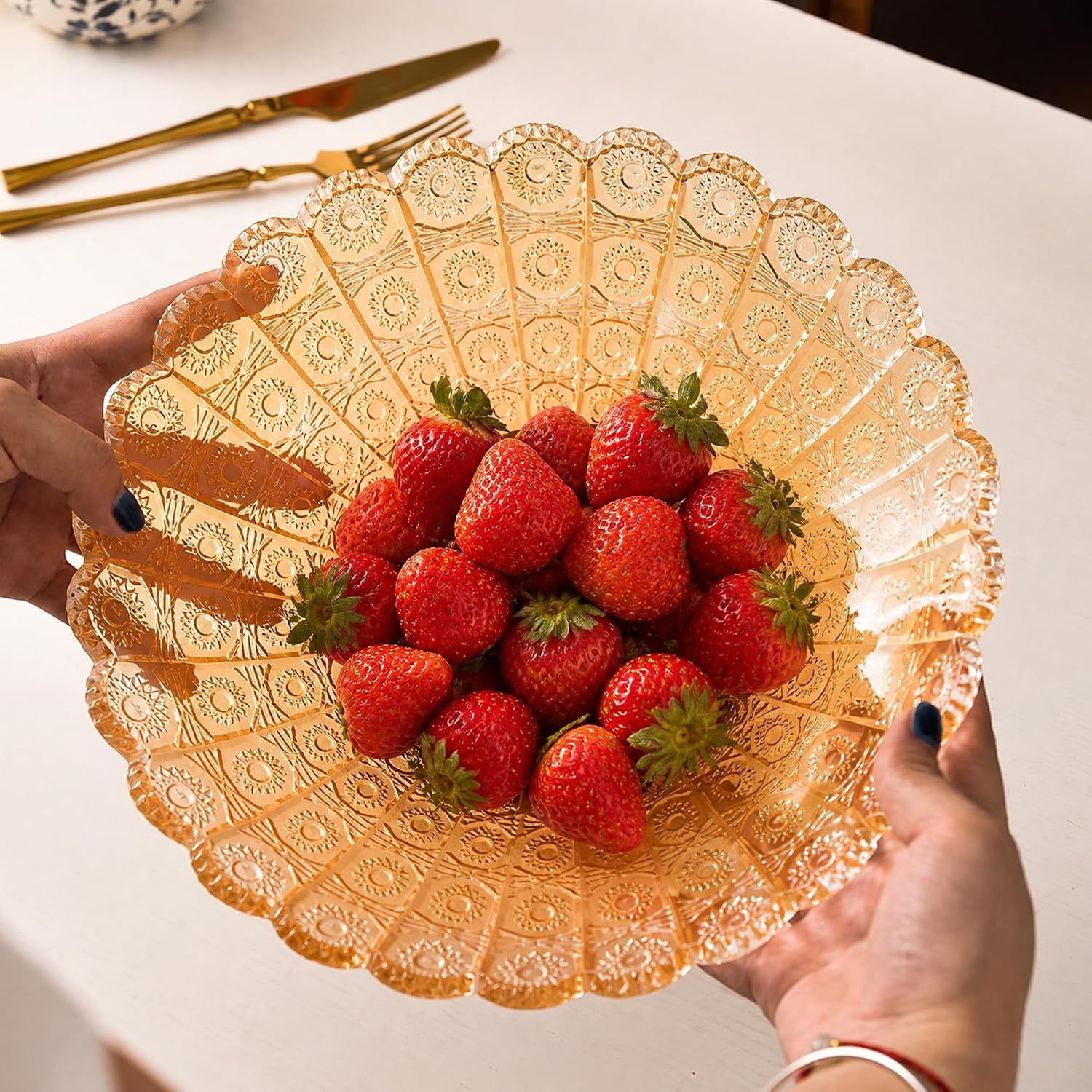 Trez Treamer Fruit Bowl for Kitchen Counter,Glass Decorative Fruit Bowl Basket,Salad Candy Bowl Dish(Amber)