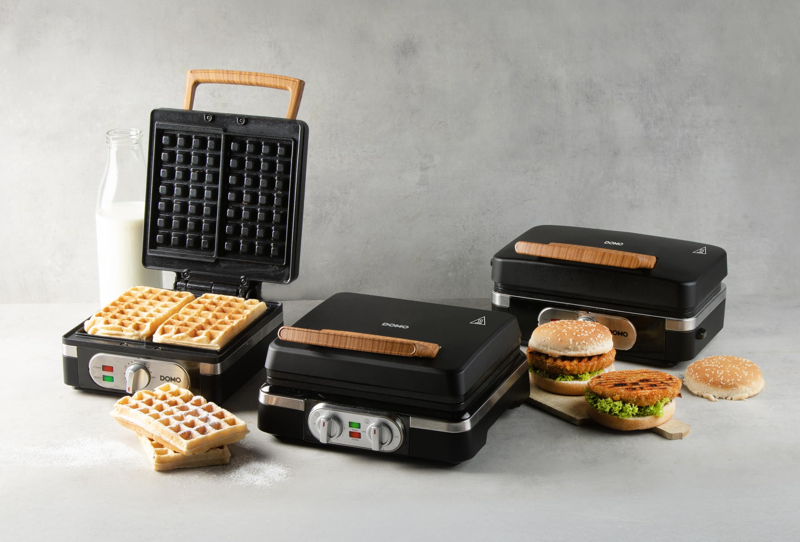 DOMO DO9278C Multifunktionsgerät 3-in-1 - Sandwichmaker - Waffeleisen - Kontaktgrill - 1100W - Mattes Design in Schwarz mit Holzgriff