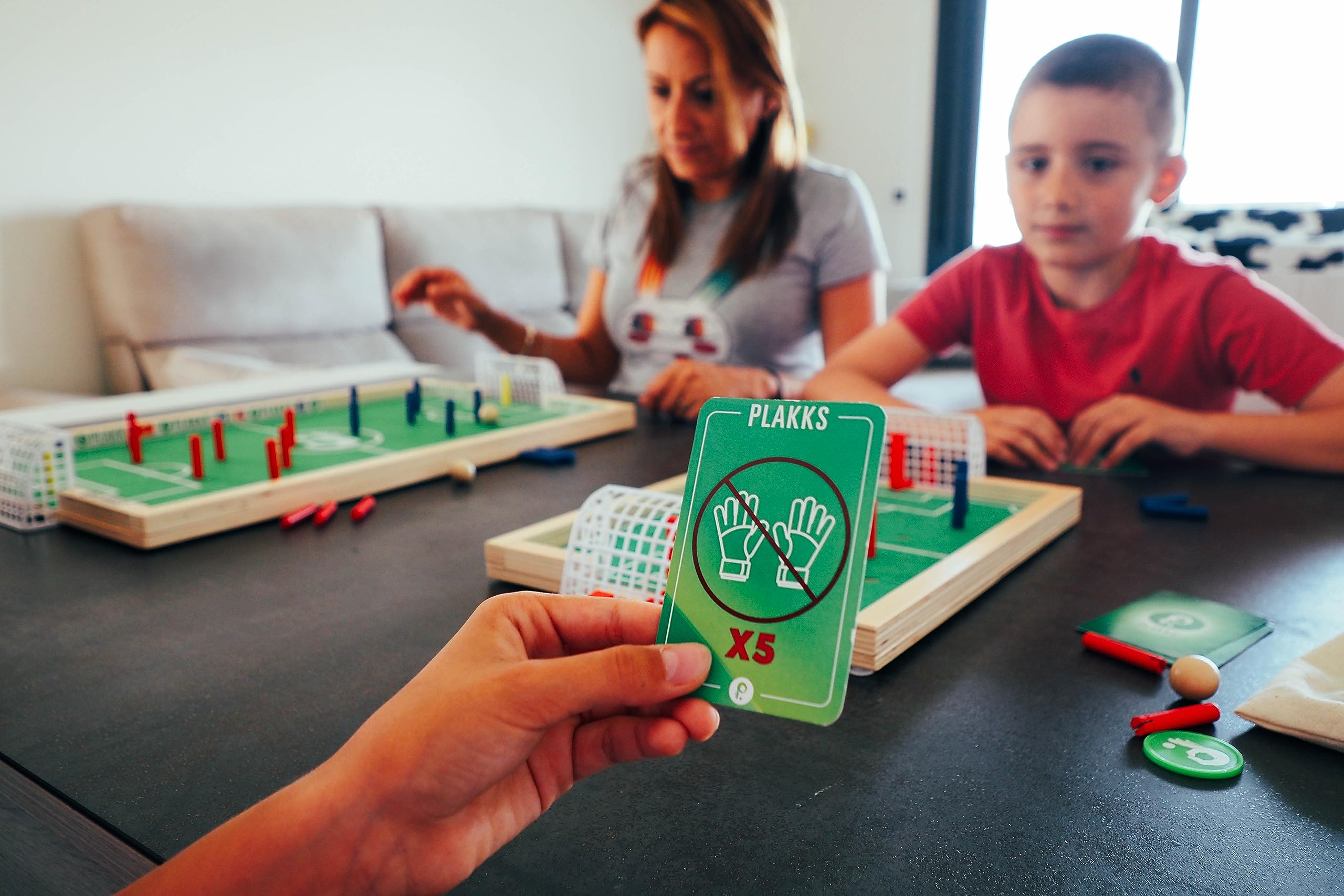 Mini PLAKKS | Juego de Futbol Niños | Futbolín de Madera para Partidas Rápidas y Estrategias Únicas | Regalo Niño | Muy Divertido y Entretenido | Portable de Viaje | De 5 a 99 Años | 2 a 4 Jugadores